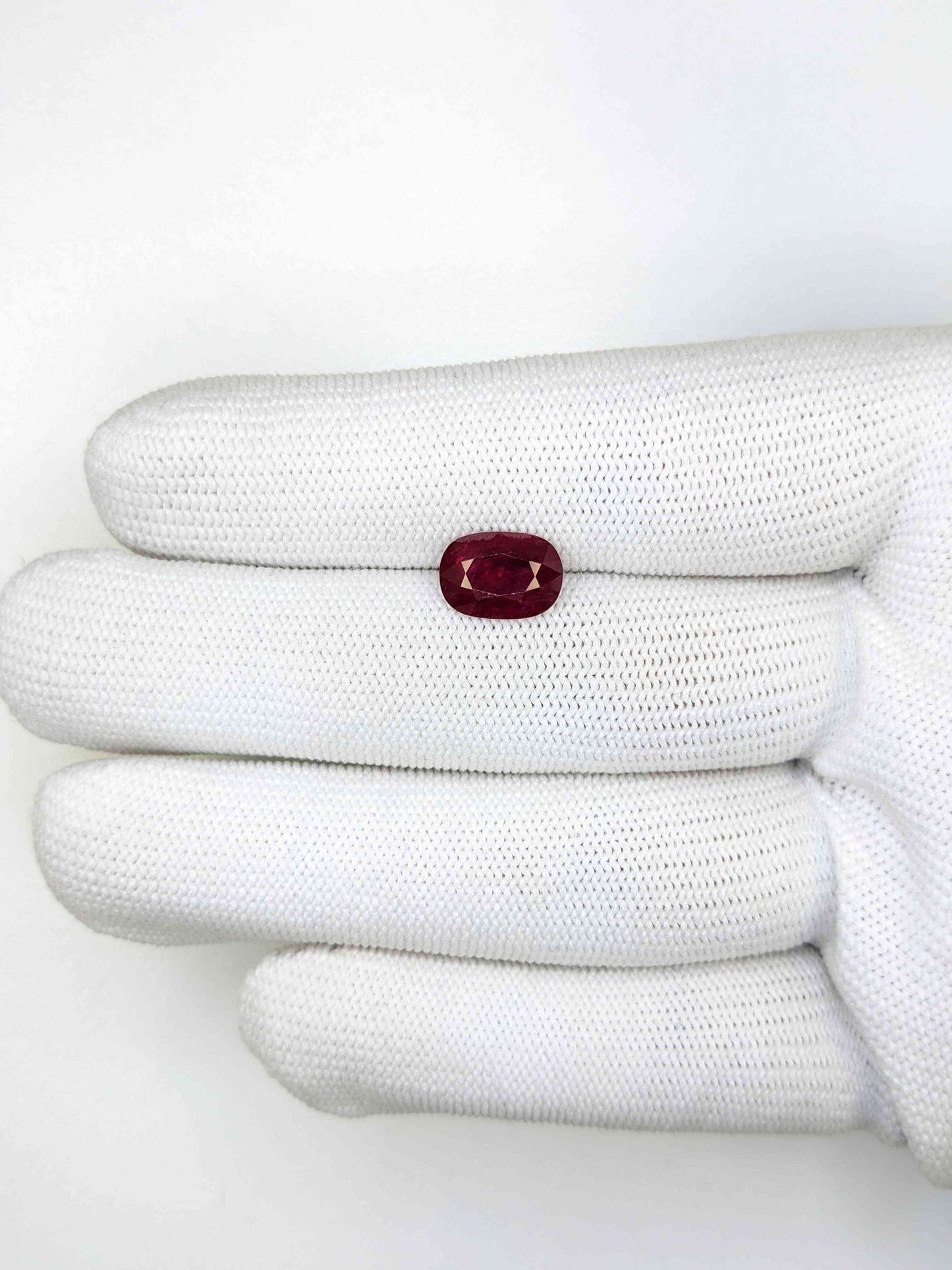 2.68 Carats Cushion Cut Heat Red Ruby Loose Gemstone on hand