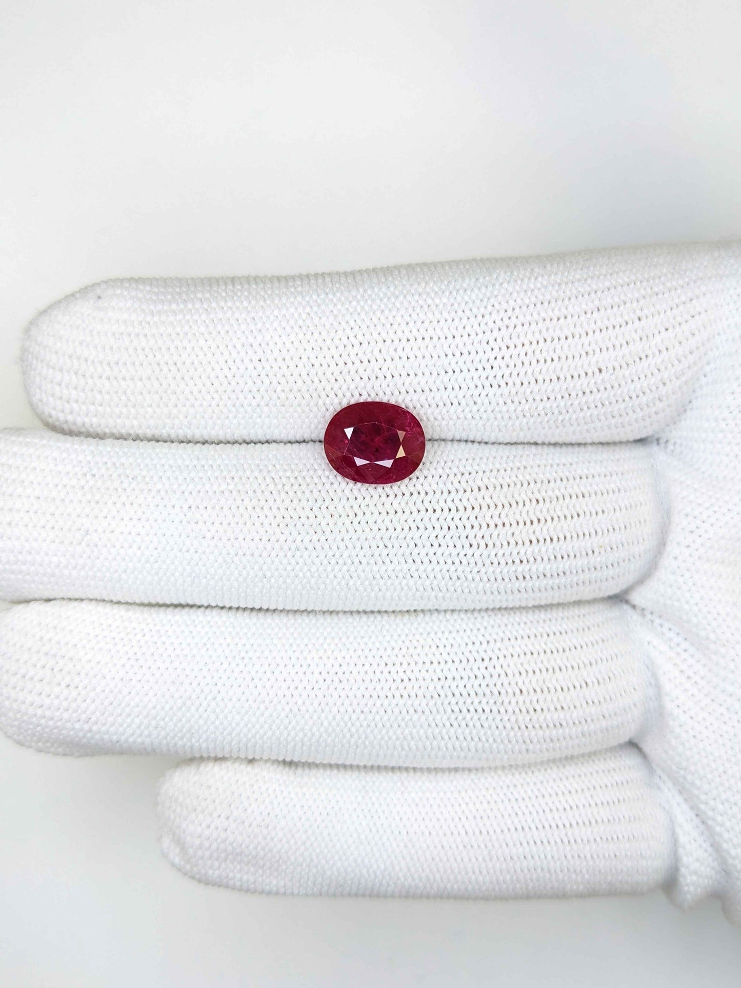 2.68 Carats Oval Cut Heat Red Ruby Loose Gemstone on hand