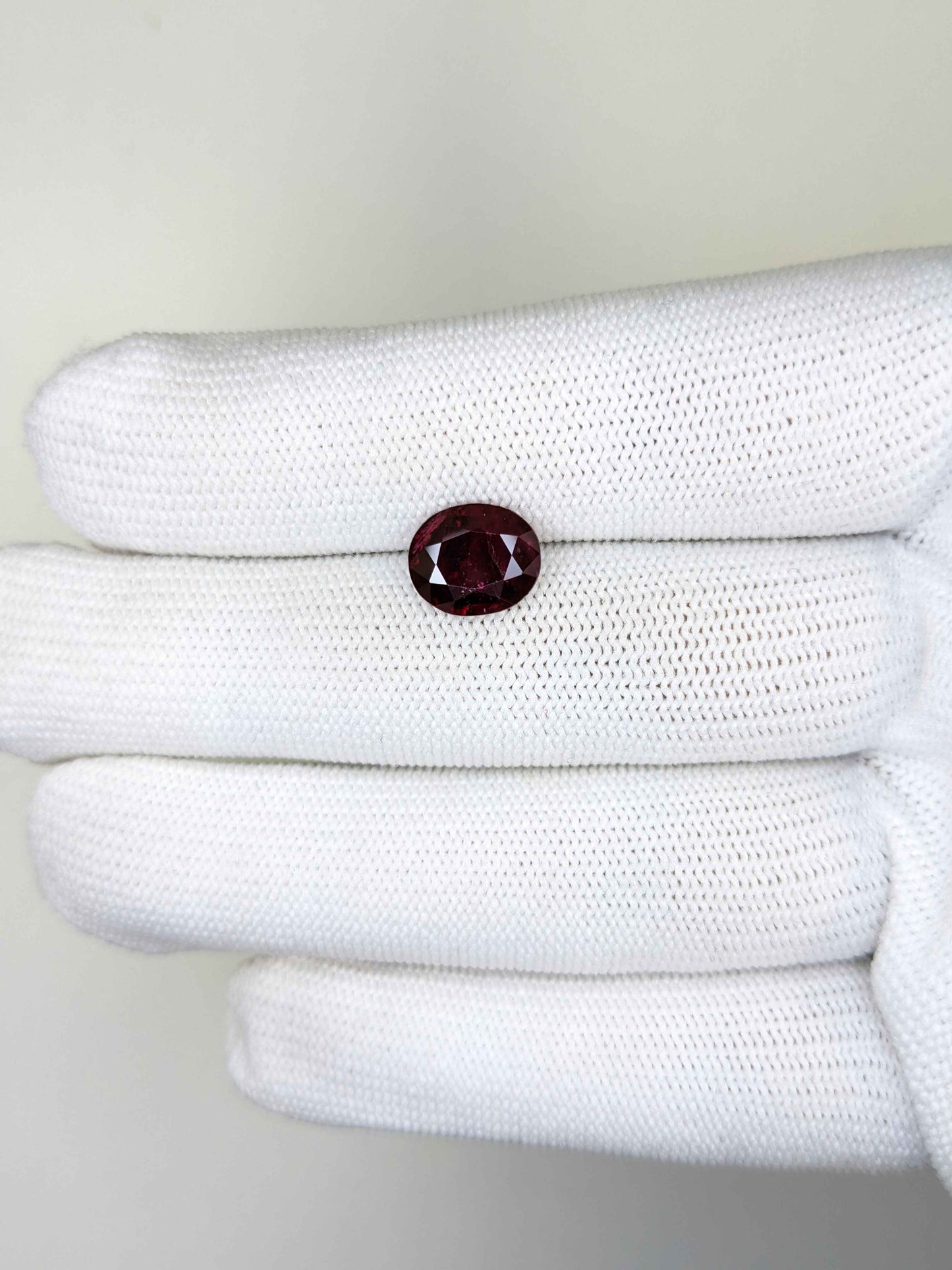 3.15 Carats Oval Cut Heat Red Ruby Loose Gemstone on hand