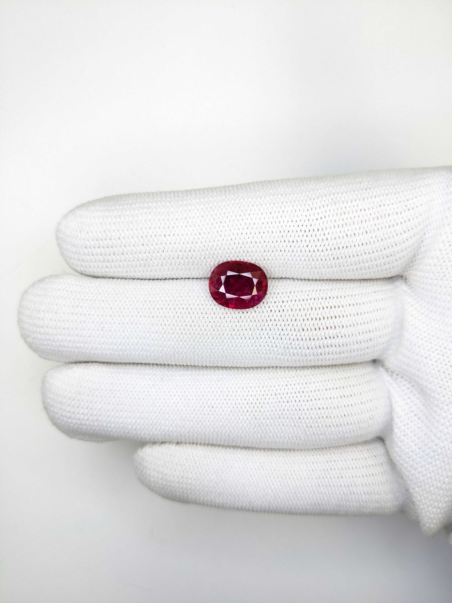 3.28 Carats Oval Cut Heat Red Ruby Loose Gemstone on hand