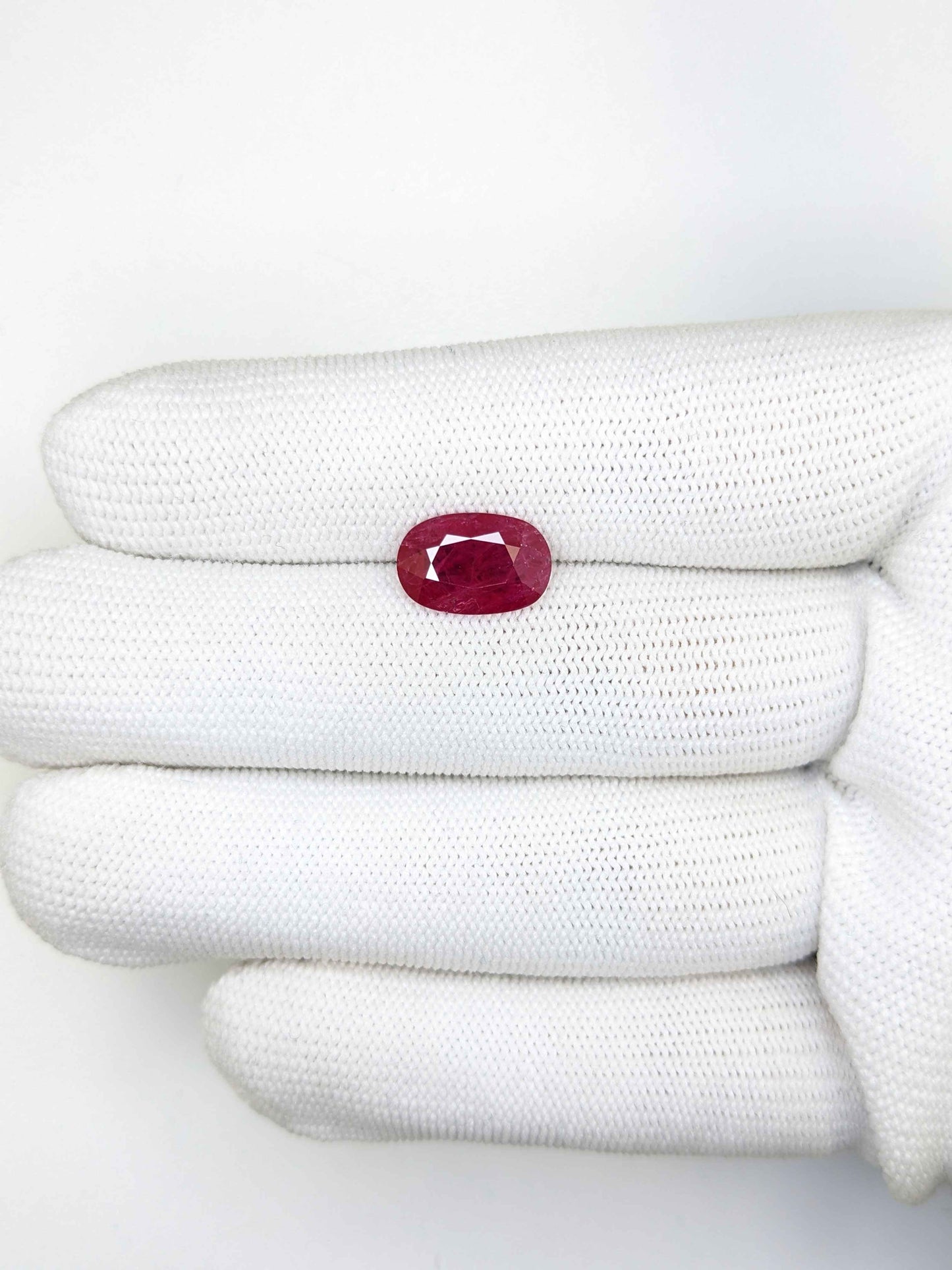 3.62 Carats Oval Cut Heat Red Ruby Loose Gemstone on hand