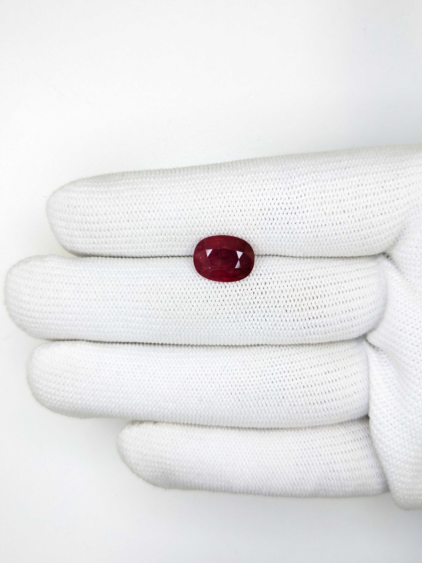 3.95 Carats Oval Cut Heat Red Ruby Loose Gemstone on hand