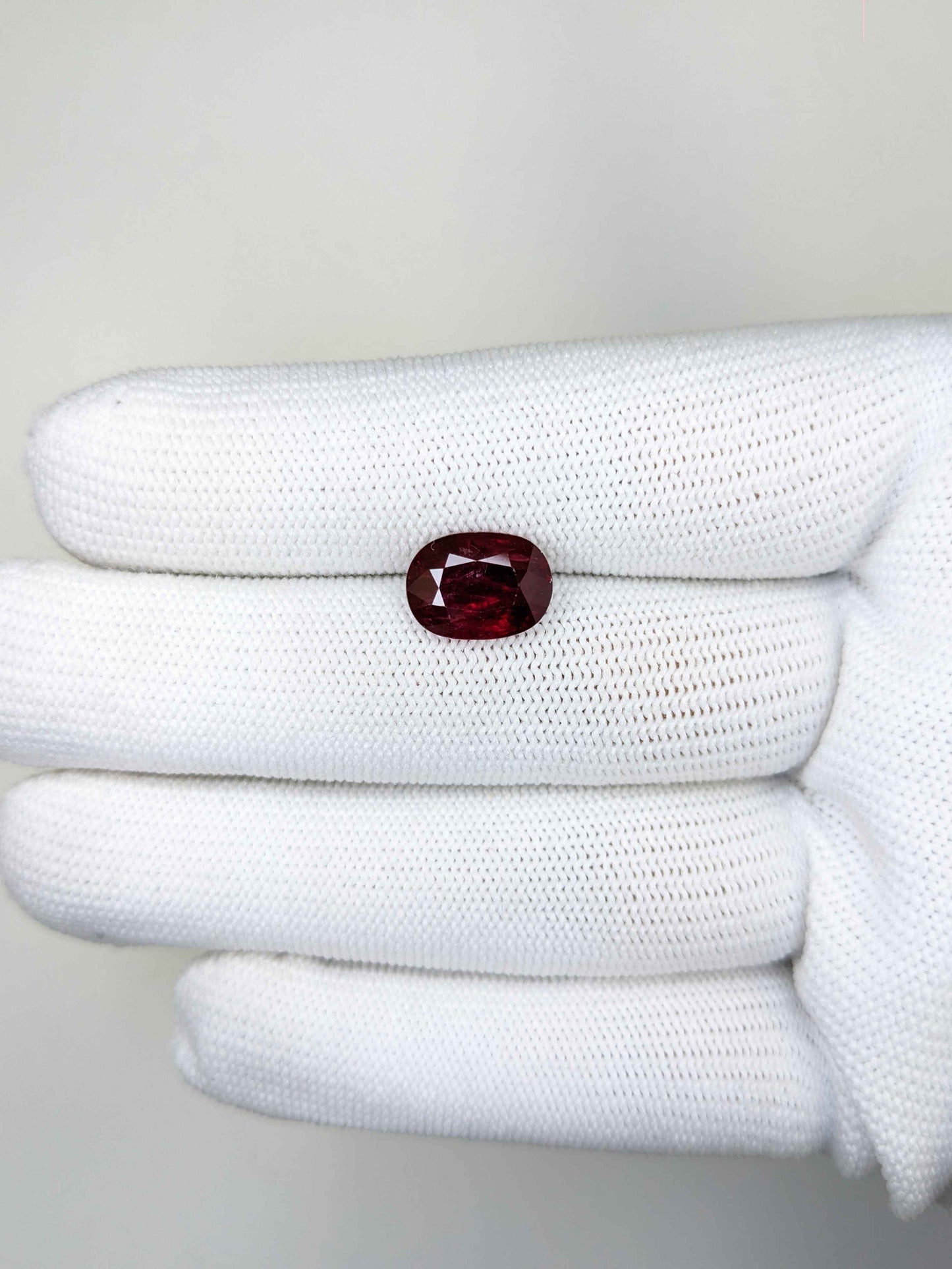 4.05 Carats Oval Cut Heat Red Ruby Loose Gemstone On Hand