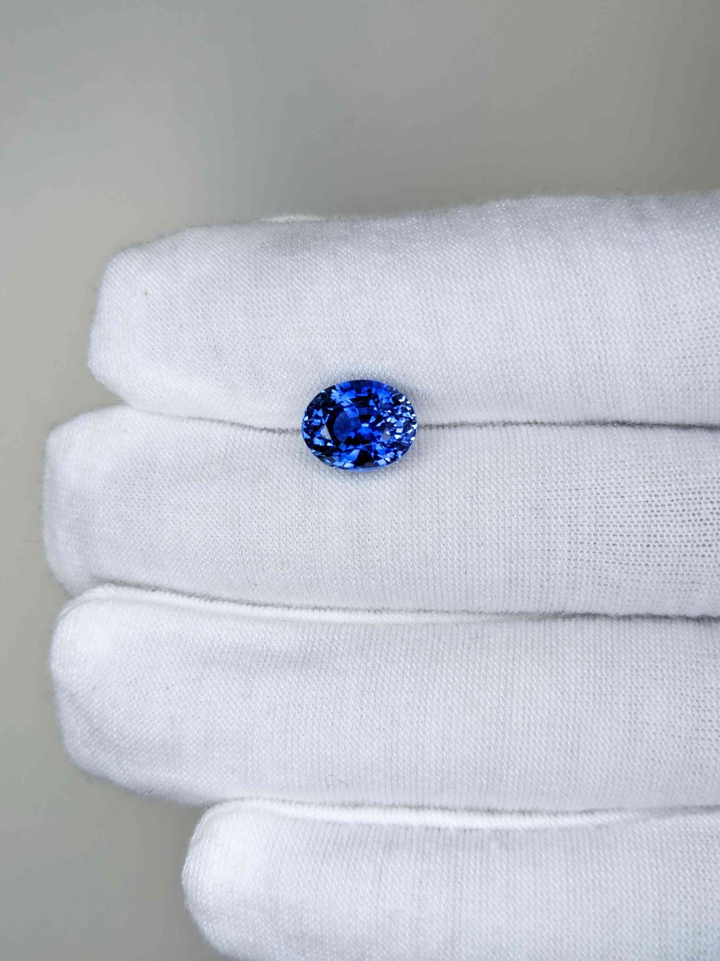 4.56 Carat Oval Cut Heat Blue Sapphire Loose Gemstone on hand