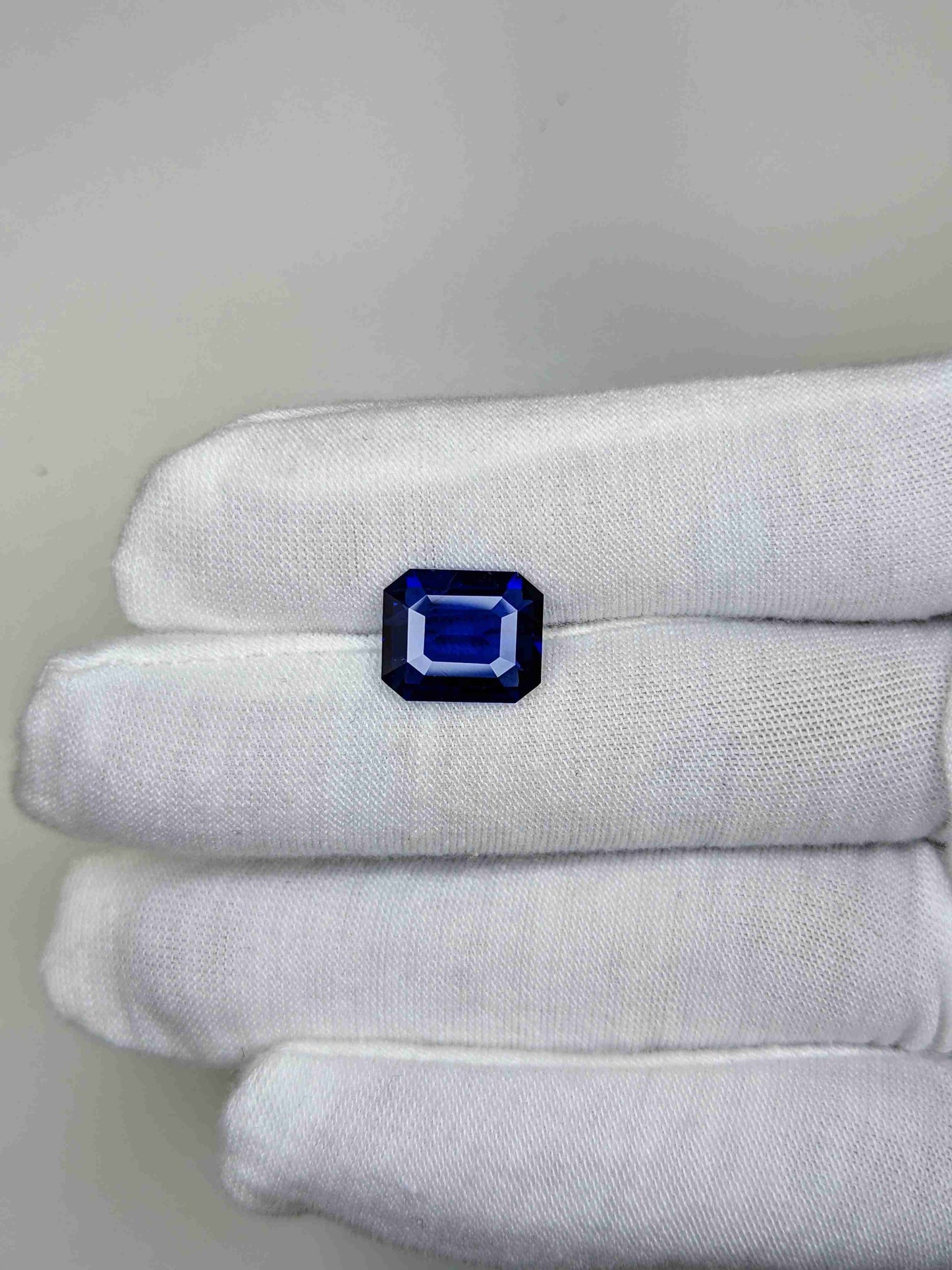 5.05 Carat Octagonal Cut Heat Blue Sapphire Loose Gemstone on hand