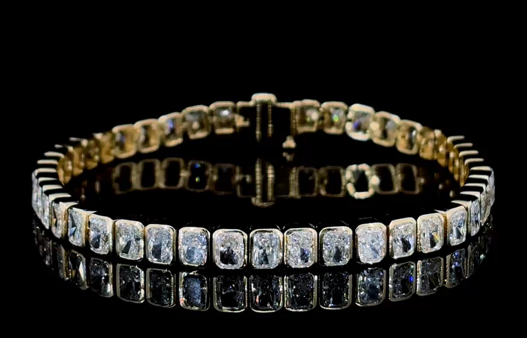 Lindsee 9 Carat Radiant Cut Lab Grown Diamond Bracelet front no background