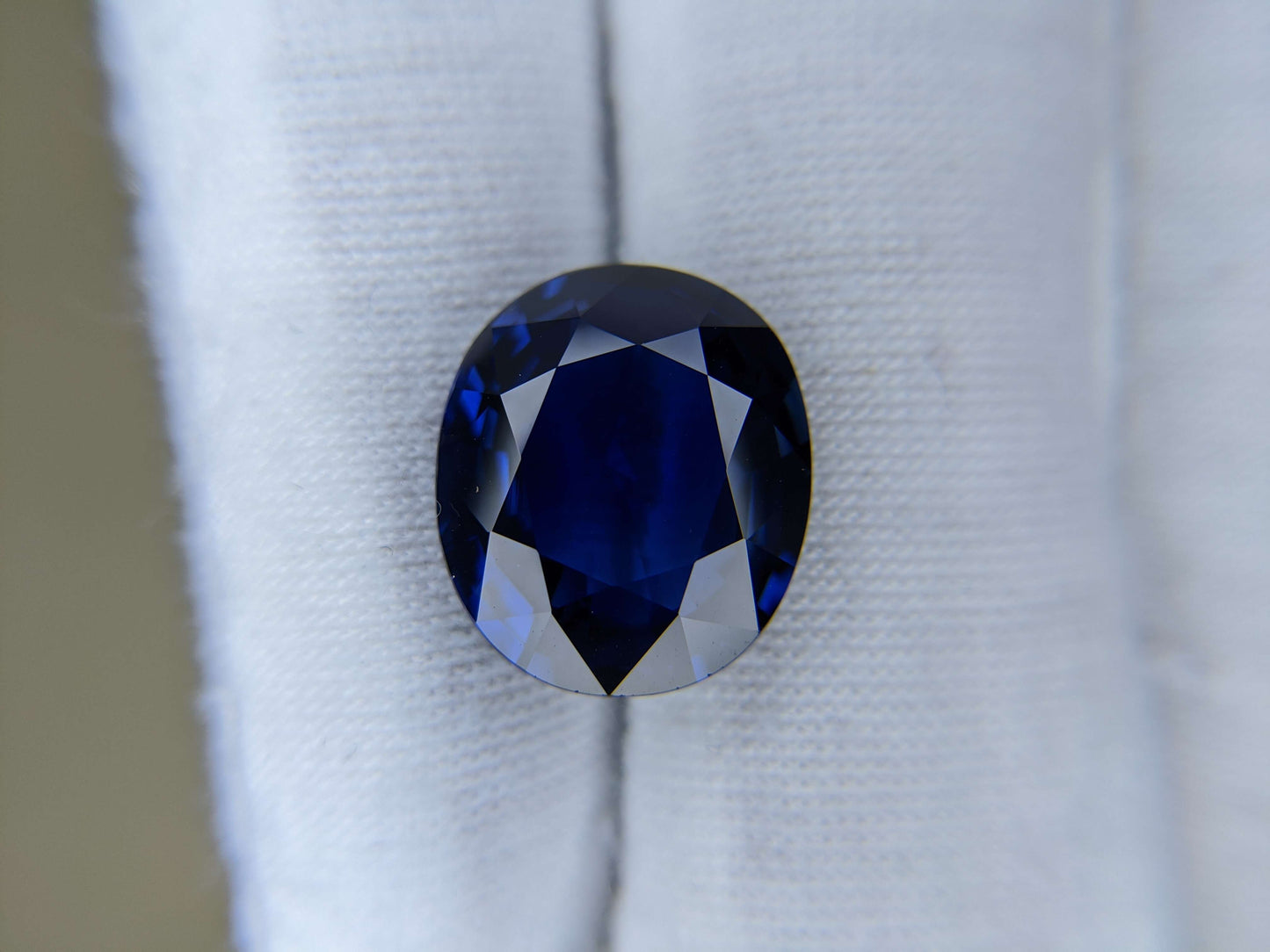 11.27 Carat Oval Cut Heat Royal Blue Sapphire Loose Gemstone GRS