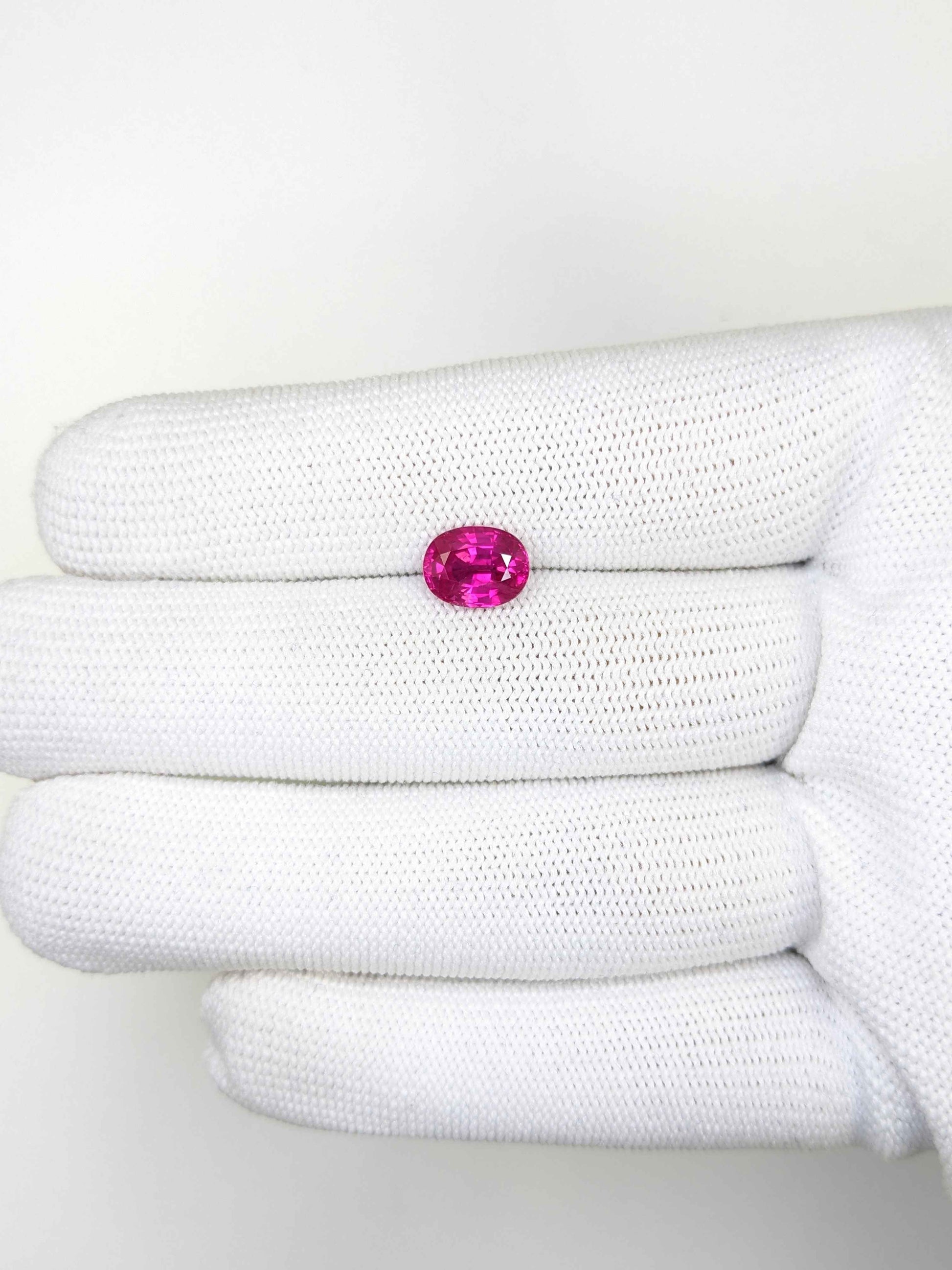 2.37 Carats Oval Cut Heat Red Ruby Loose Gemstone on hand