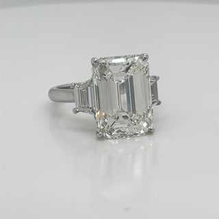Kassidy 10 Carats Diamond Flanked By Trapezoids Three Stone Ring in White Gold