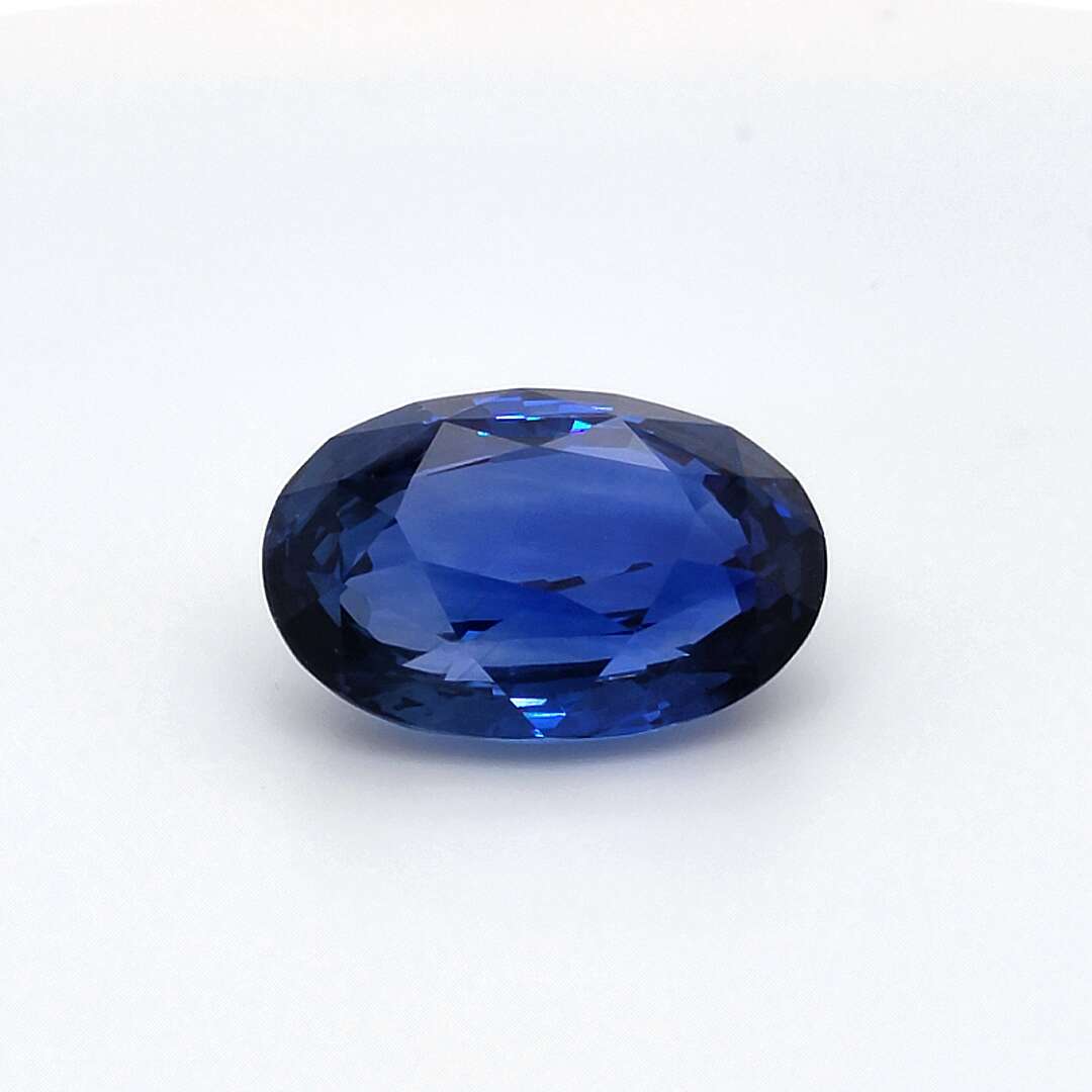 27.27 Carat Oval Cut Heat Vivid Blue Sapphire Loose Gemstone GIA Certified Front View