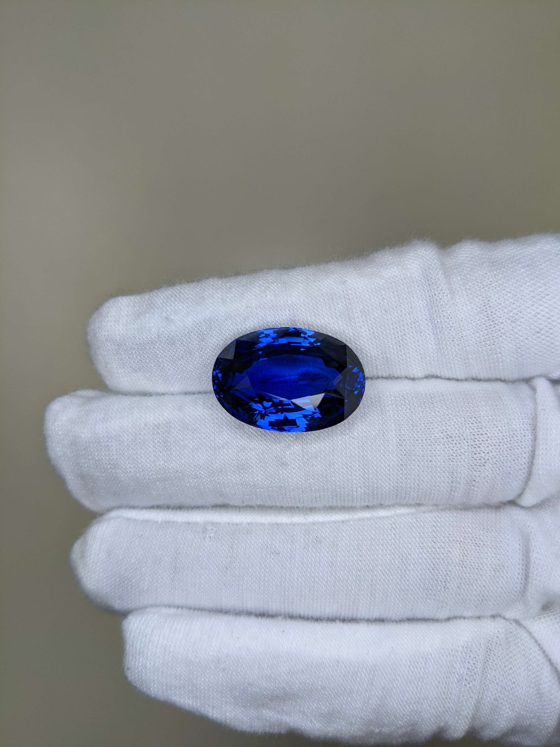 27.27 Carat Oval Cut Heat Vivid Blue Sapphire Loose Gemstone GIA Certified On Hand