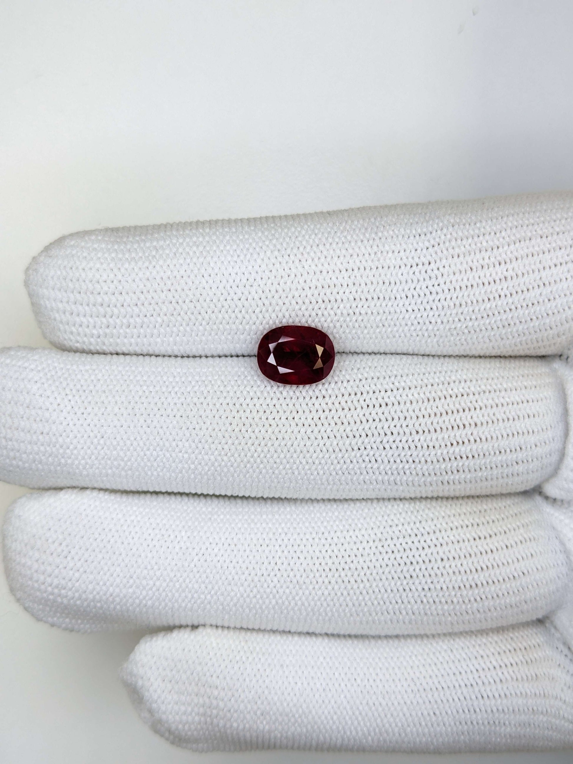 3.03 Carats Oval Cut Heat Pigeon Blood Red Ruby Loose Gemstone On Hand 2