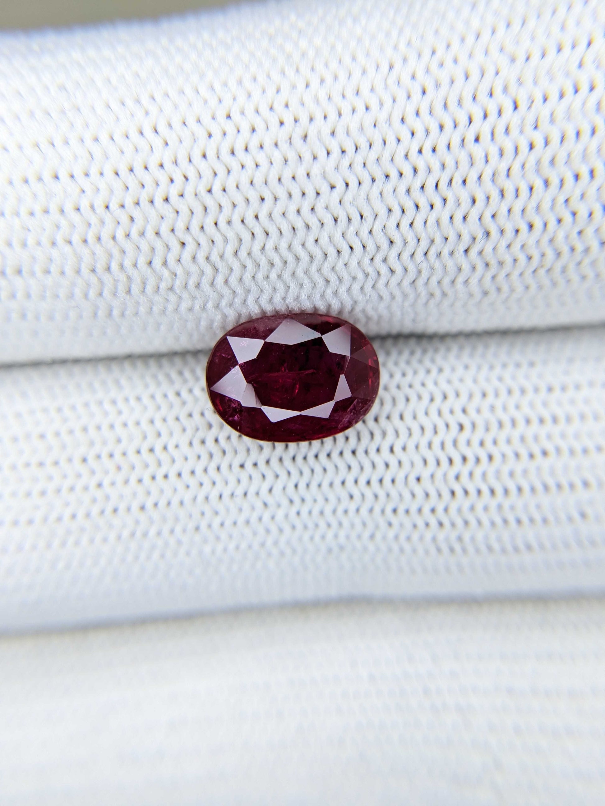 3.08 Carats Oval Cut Heat Red Ruby Loose Gemstone  Closeup