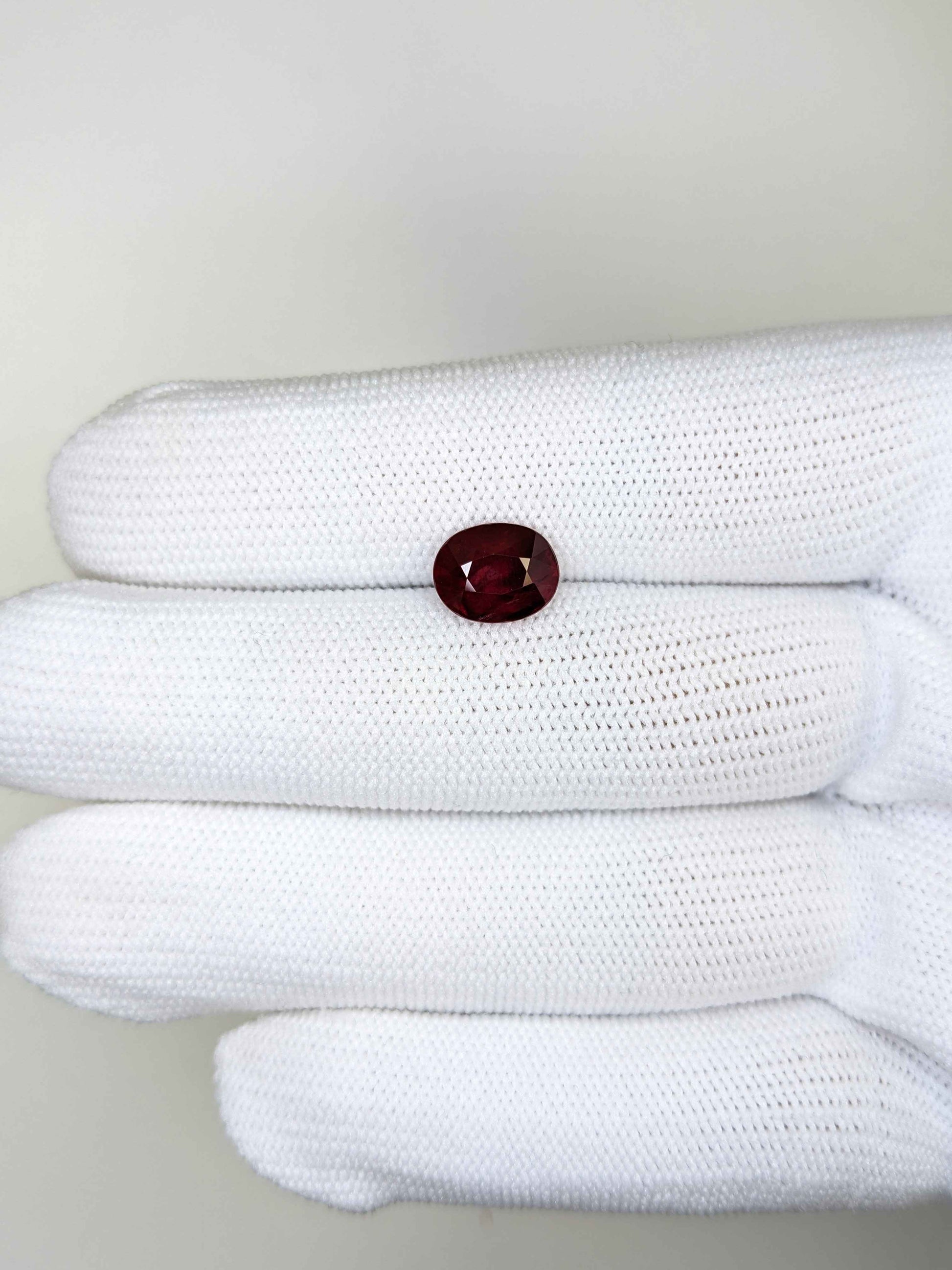 3.10 Carats Oval Cut Heat Pigeon Blood Red Ruby Loose Gemstone On Hand