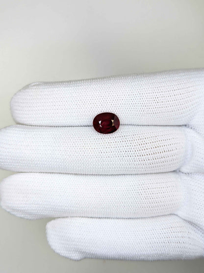 3.10 Carats Oval Cut Heat Pigeon Blood Red Ruby Loose Gemstone On Hand