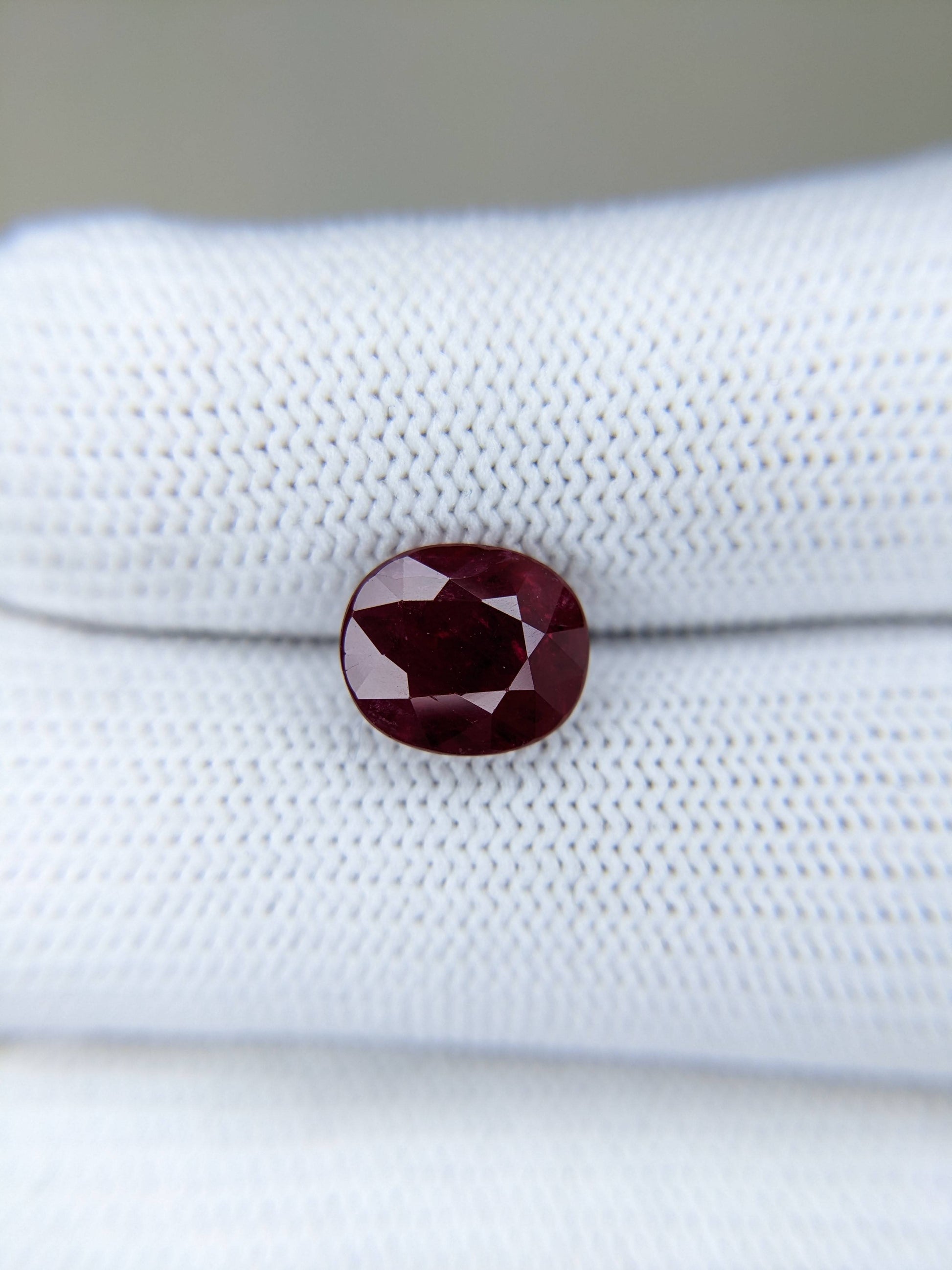 3.11 Carats Oval Cut Heat Red Ruby Loose Gemstone On Hand