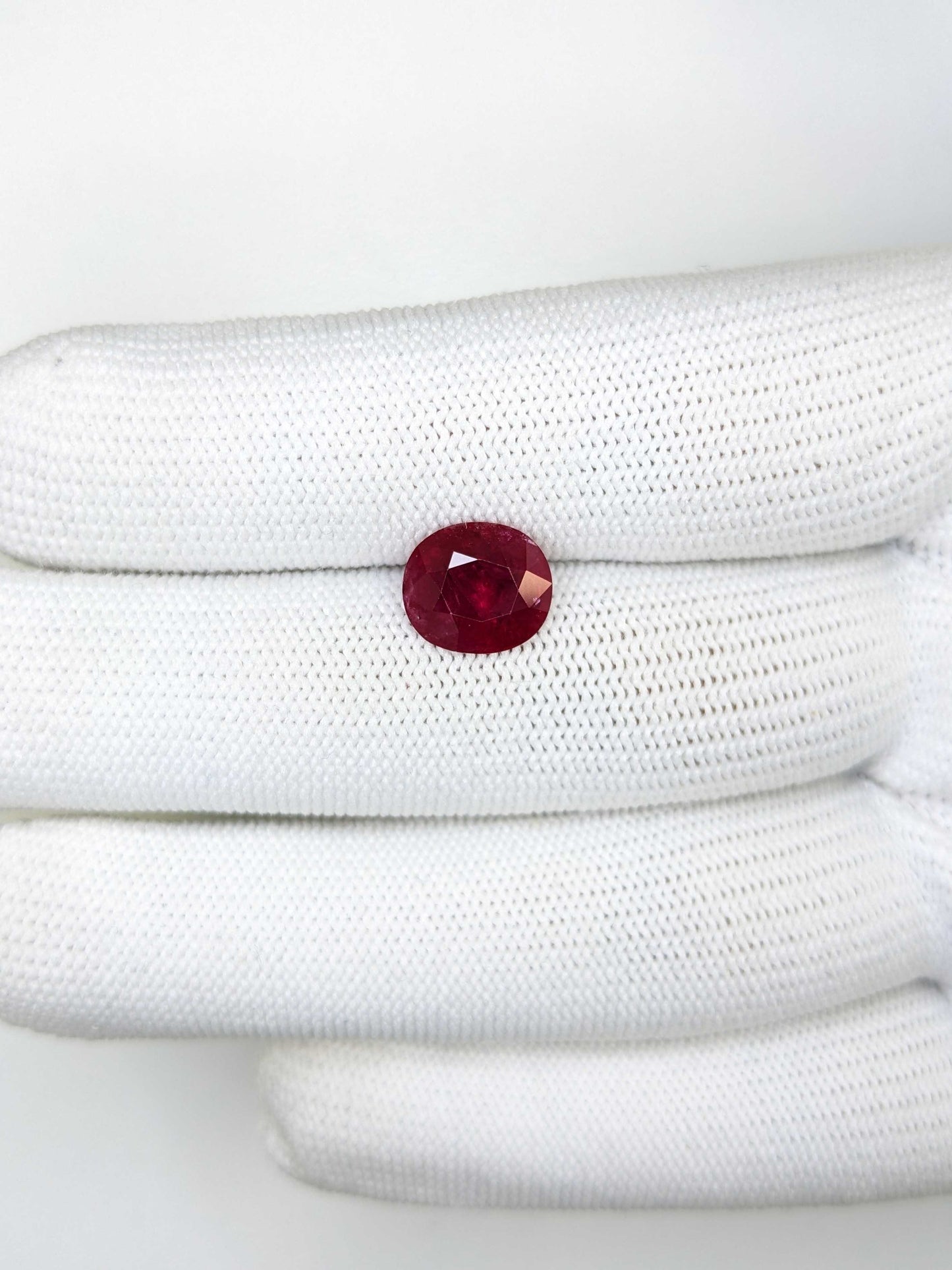 3.19 Carats Oval Cut Heat Red Ruby Loose Gemstone on hand