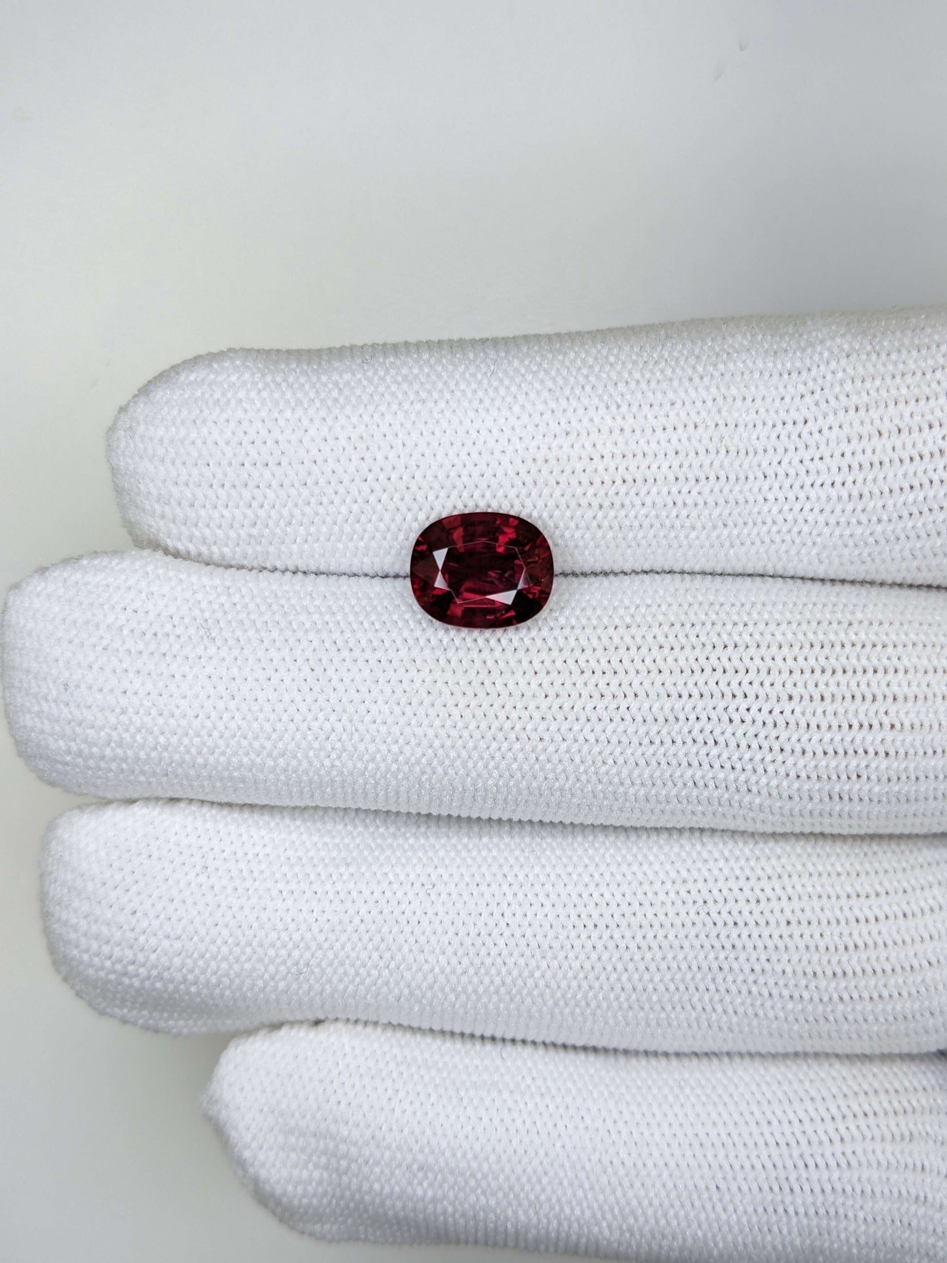 3.31 Carats Oval Cut Heat Pigeon Blood Red Ruby Loose Gemstone Bellerophon On Hand