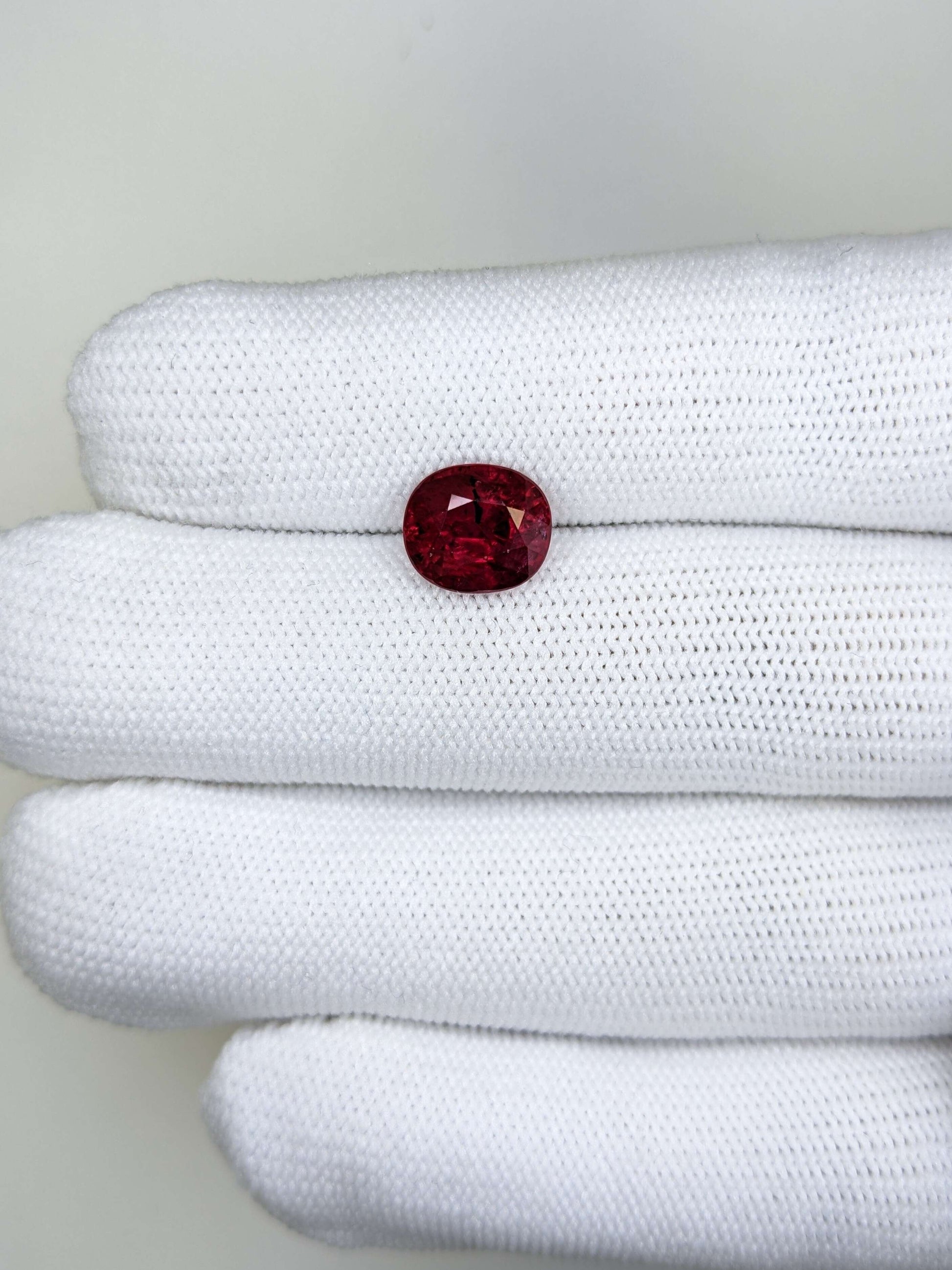 3.51 Carats Oval Cut Heat Pigeon Blood Red Ruby Loose Gemstone GRS far