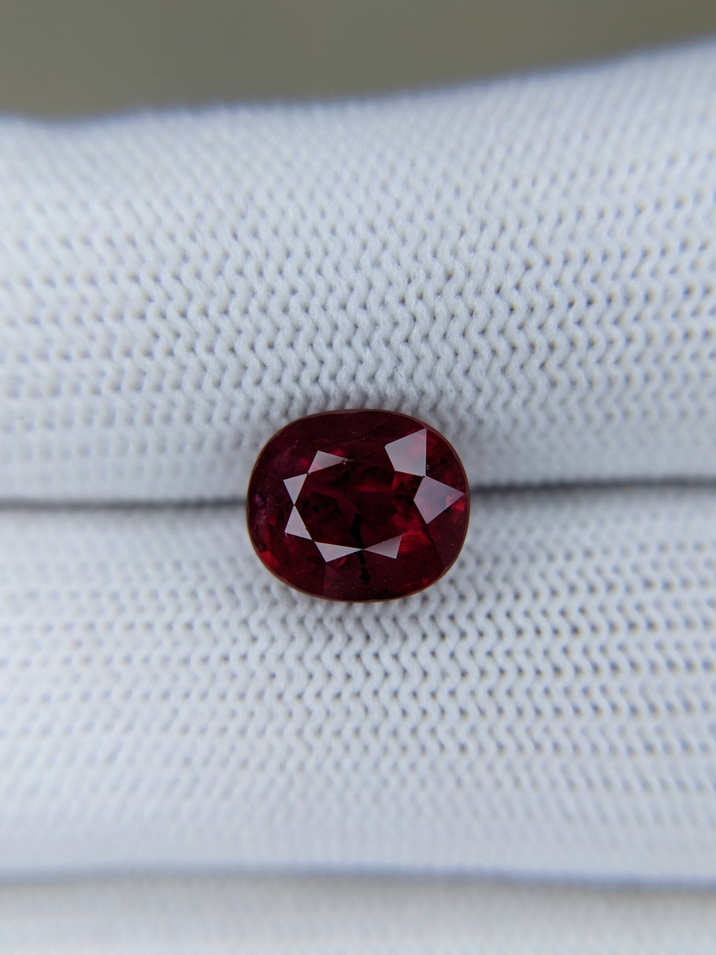 3.51 Carats Oval Cut Heat Vivid Red Ruby Loose Gemstone