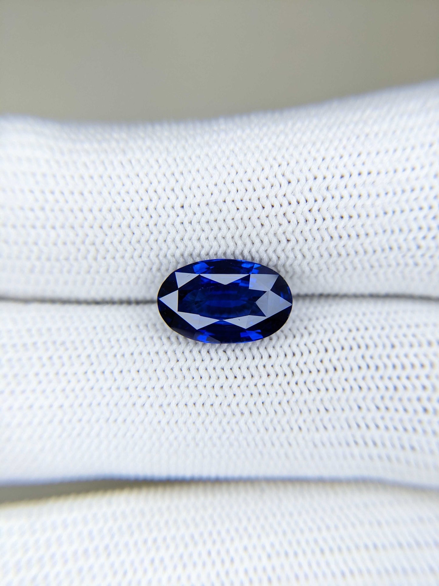 3.94 Carat Oval Cut Heat Blue Sapphire Loose Gemstone