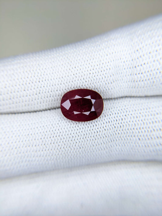 3.95 Carats Oval Cut Heat Red Ruby Loose Gemstone