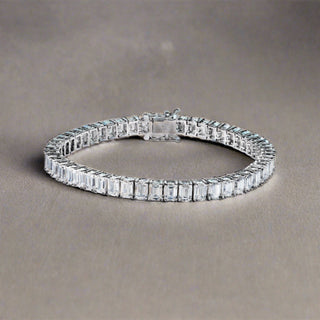 emerlad cut diamond tennis bracelet