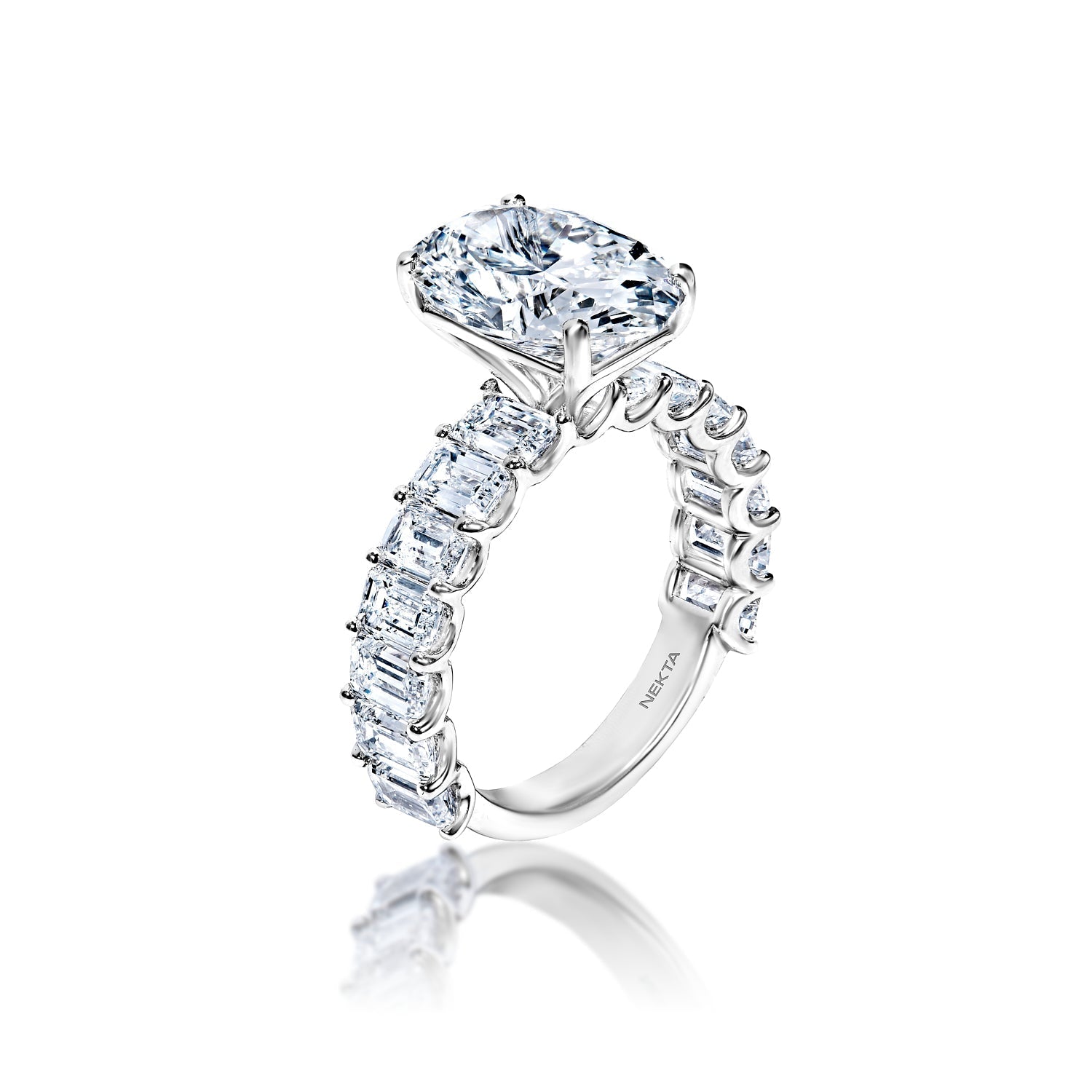 Luana 7 Carat H VS2 Oval Cut Lab-Grown Diamond Engagement Ring Side View