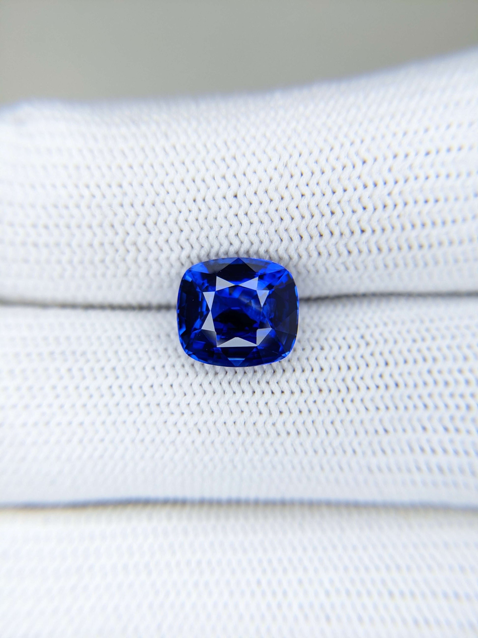 4.03 Carat Cushion Cut Heat Blue Sapphire Loose Gemstone