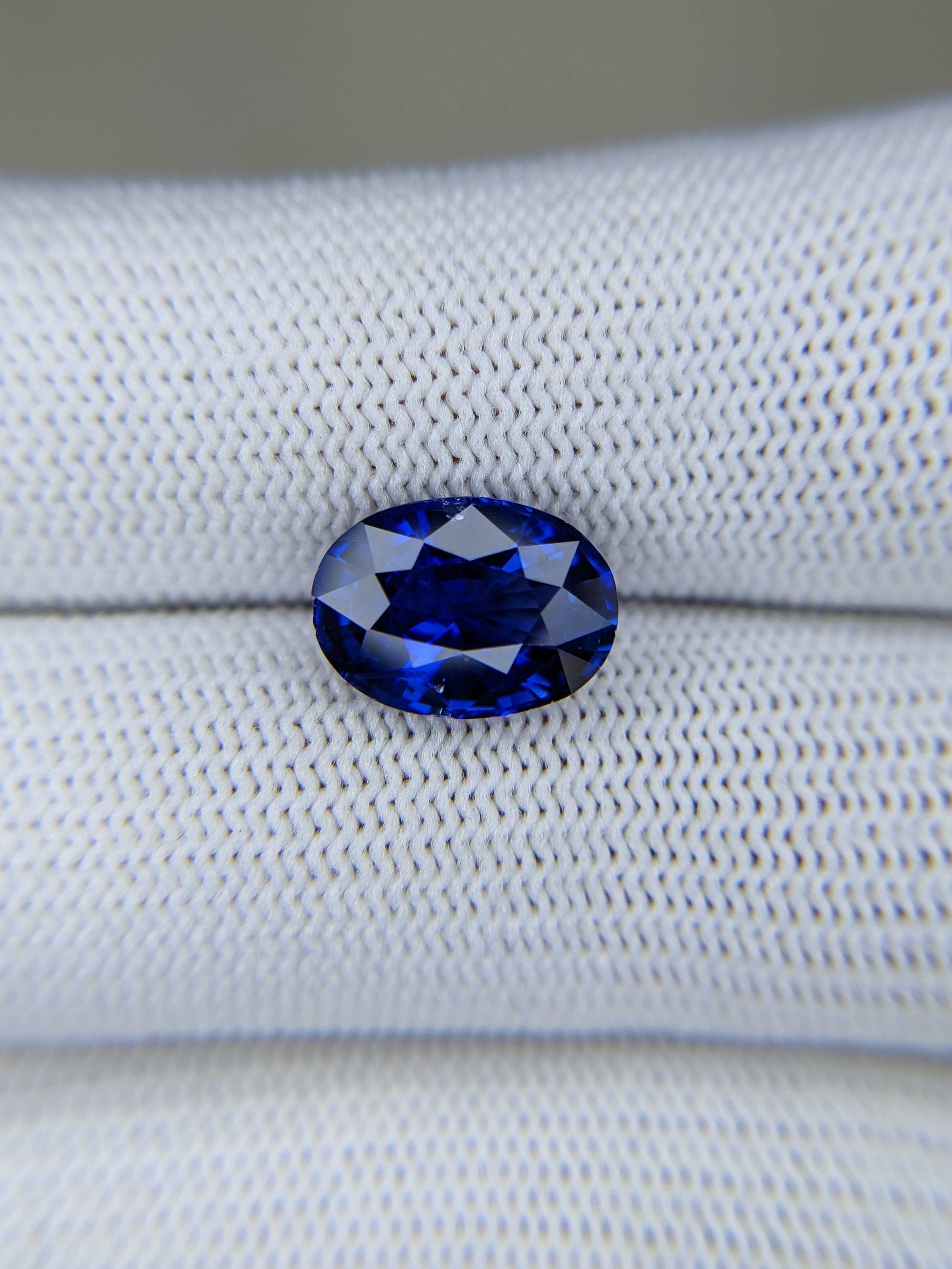 4.03 Carat Oval Cut Heat Blue Sapphire Loose Gemstone