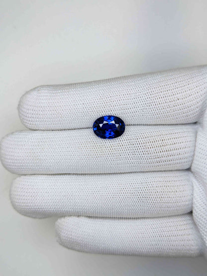4.03 Carat Oval Cut Heat Blue Sapphire Loose Gemstone On Hand
