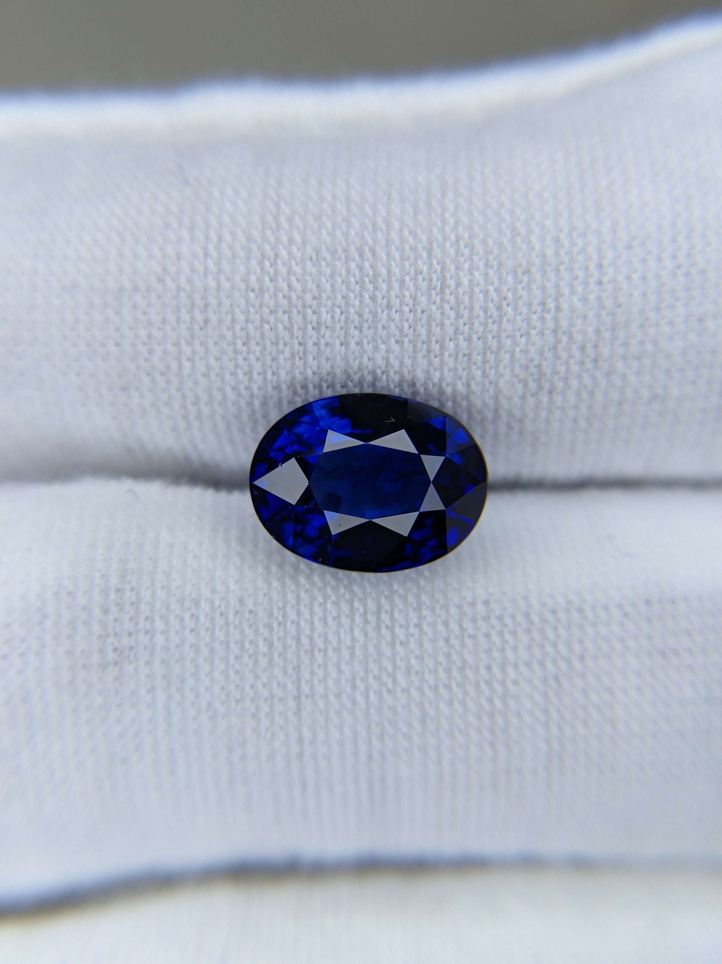 4.03 Carat Oval Cut Heat Vivid Blue Sapphire Loose Gemstone