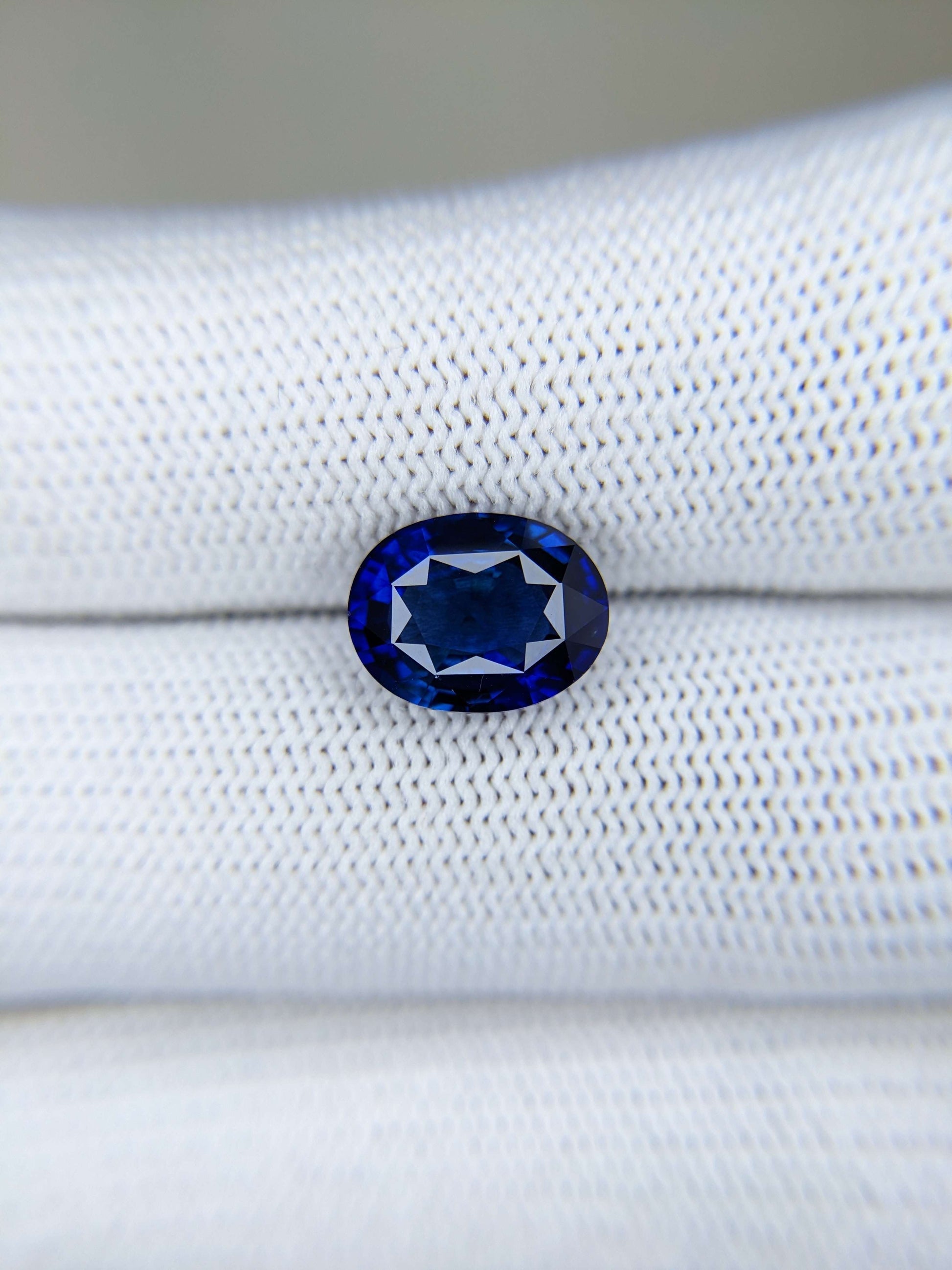 4.04 Carat Oval Cut Heat Blue Sapphire Loose Gemstone