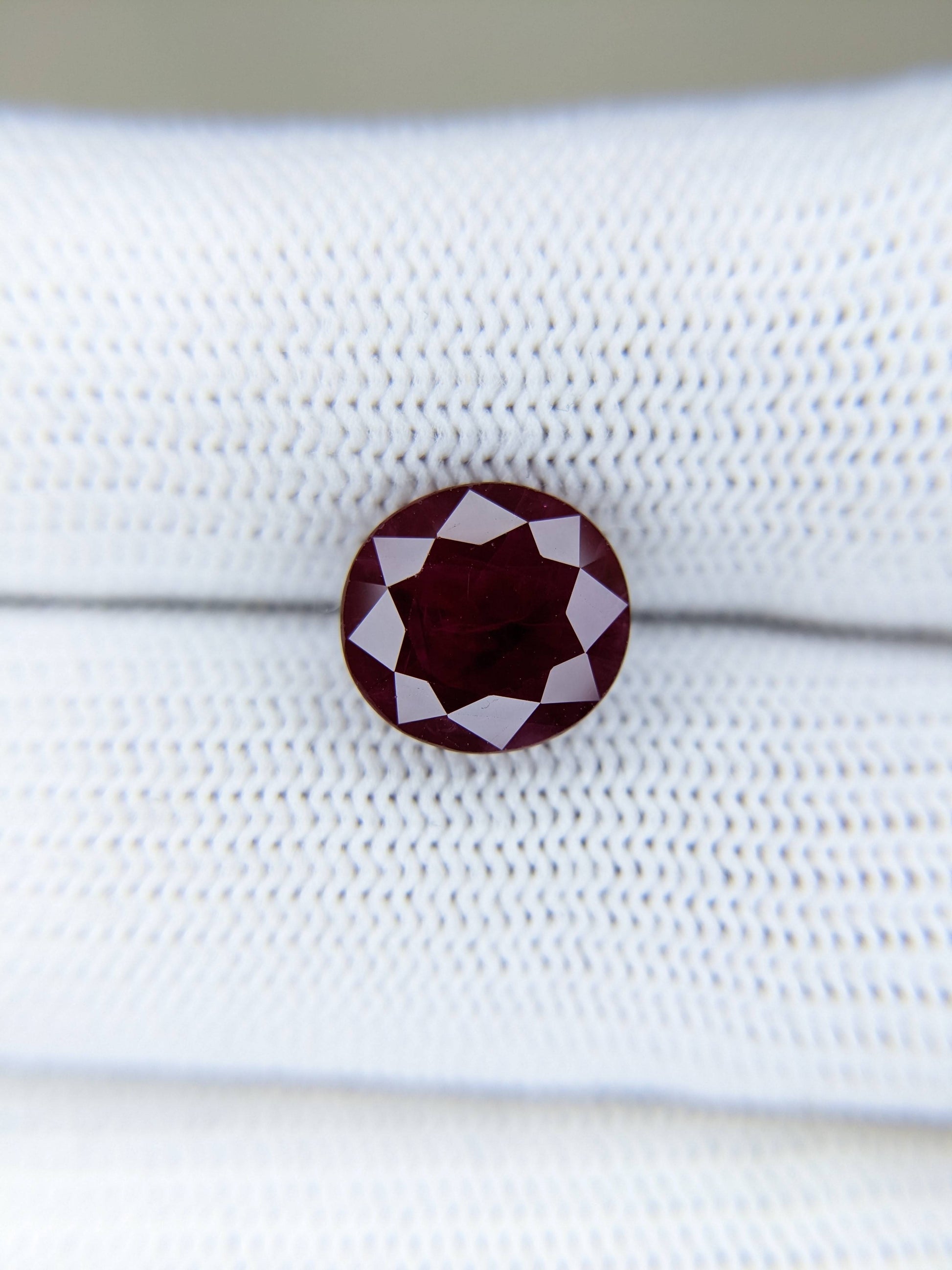 4.15 Carats Oval Cut Heat Red Ruby Loose Gemstone