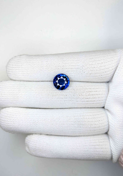 4.17 Carat Round Cut Heat Blue Sapphire Loose Gemstone On Hand