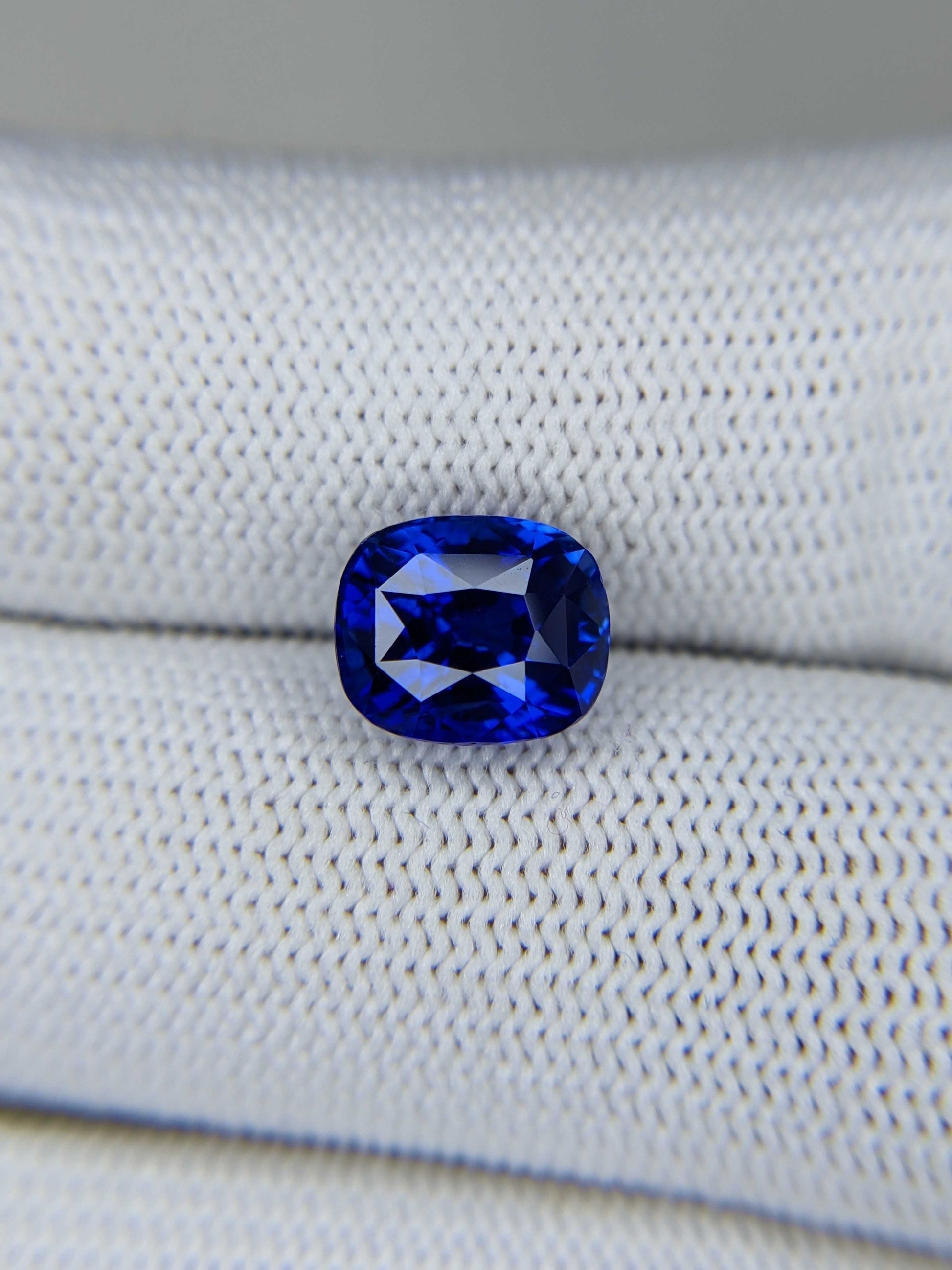 4.28 Carat Cushion Cut Heat Blue Sapphire Loose Gemstone