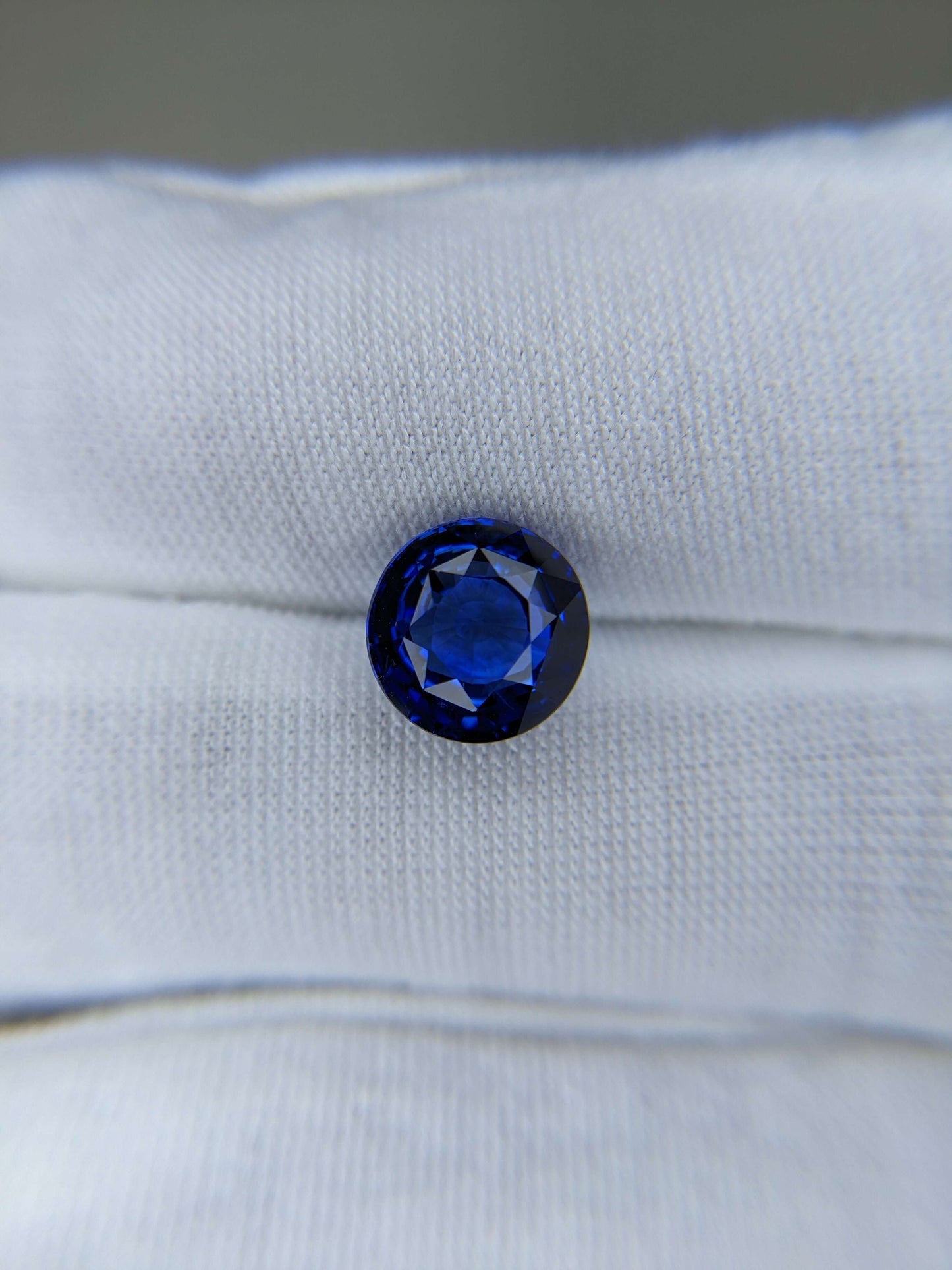 4.32 Carat Round Cut Heat Blue Sapphire Loose Gemstone GRS On Hand