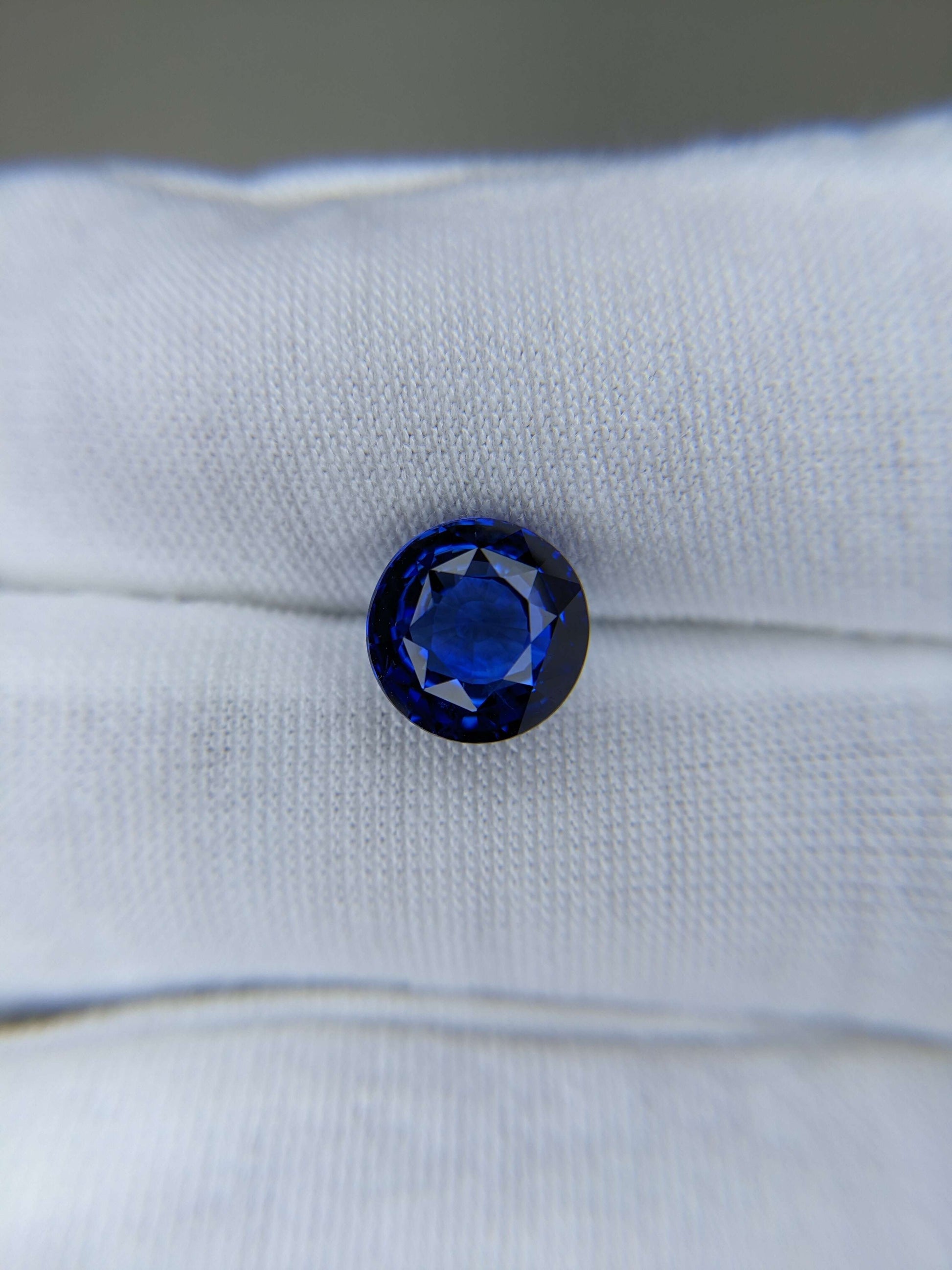 4.32 Carat Round Cut Heat Blue Sapphire Loose Gemstone GRS On Hand