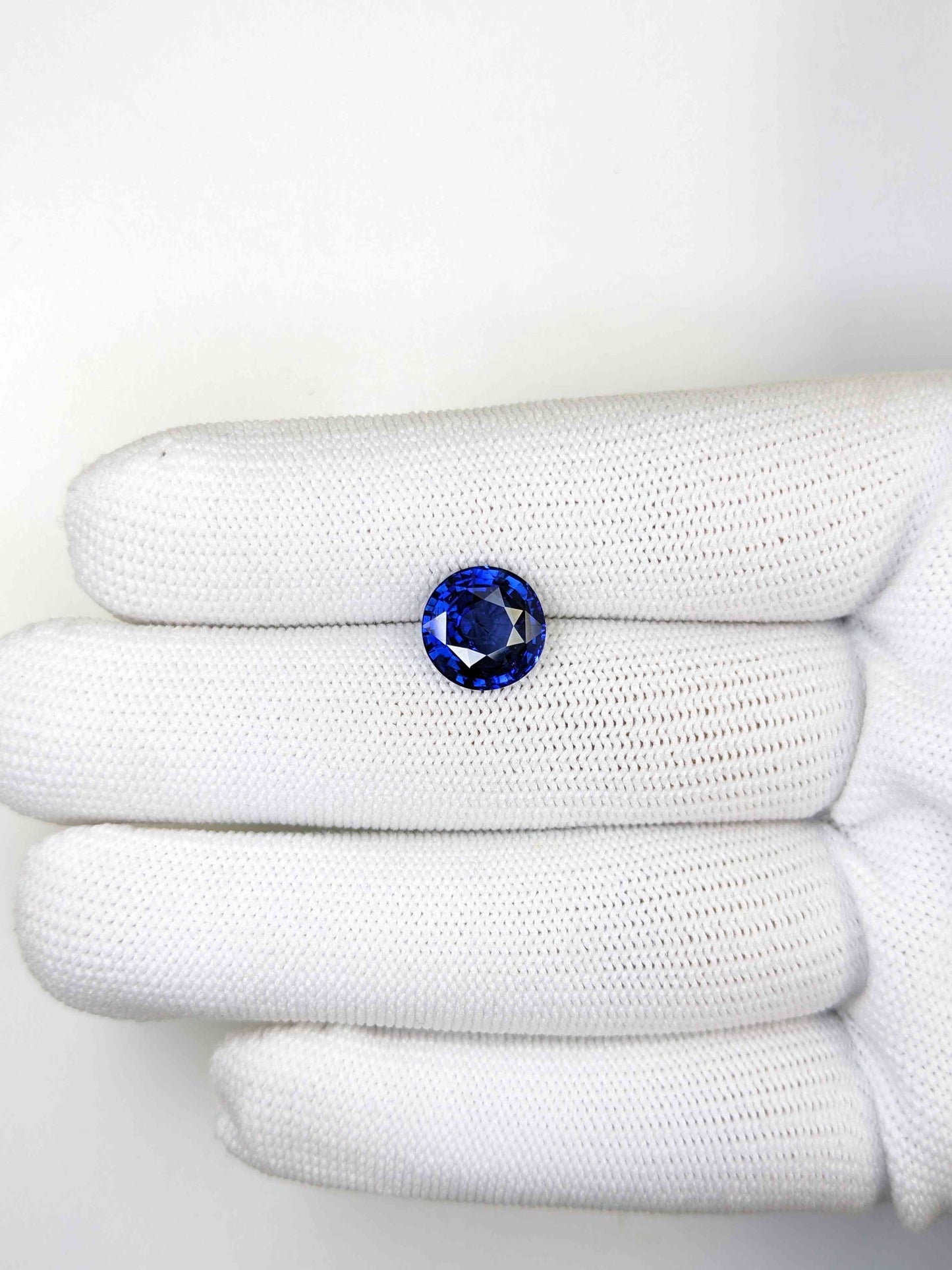 4.36 Carat Round Cut Heat Blue Sapphire Loose Gemstone On Hand