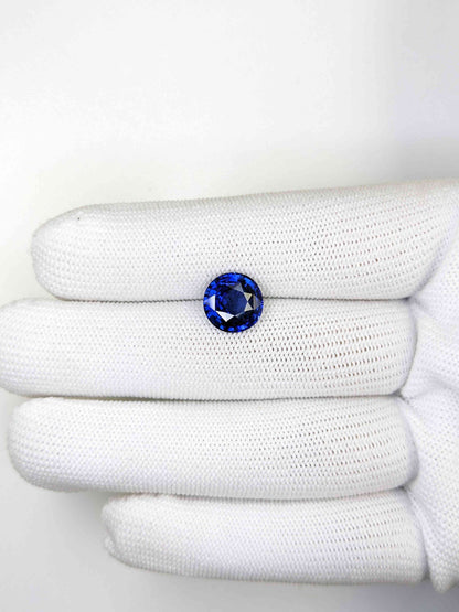 4.36 Carat Round Cut Heat Blue Sapphire Loose Gemstone On Hand