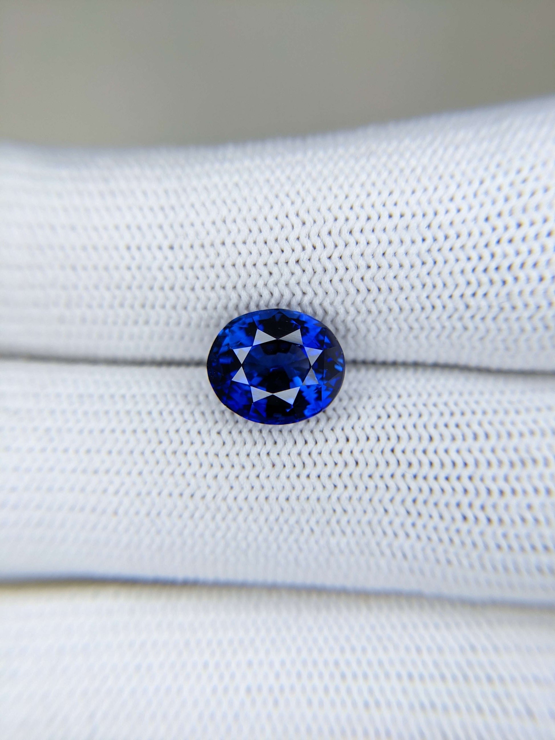 4.42 Carat Oval Cut Heat Blue Sapphire Loose Gemstone