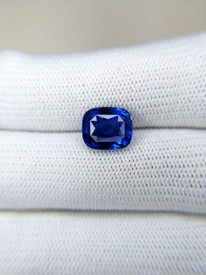 4.53 Carat Cushion Cut Sapphire Heat Blue Sapphire Loose Gemstone On Hand
