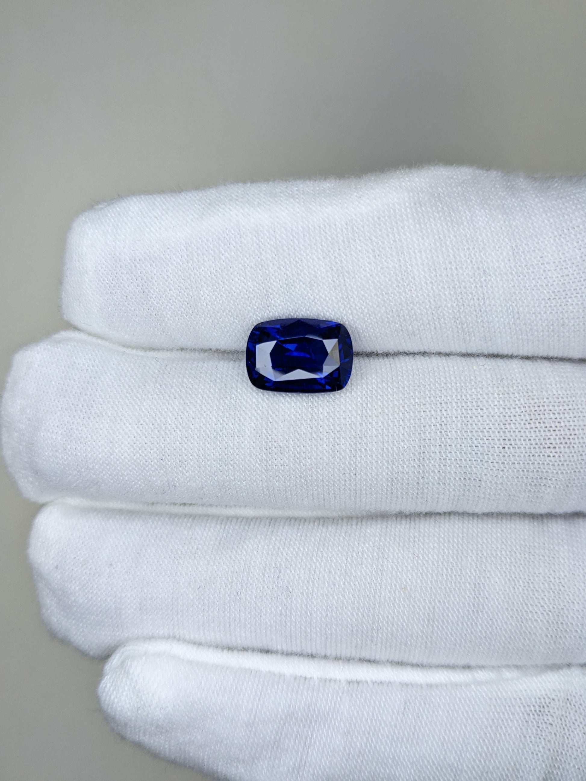 4.54 Carat Cushion Cut Heat Royal Blue Sapphire Loose Gemstone On Hand