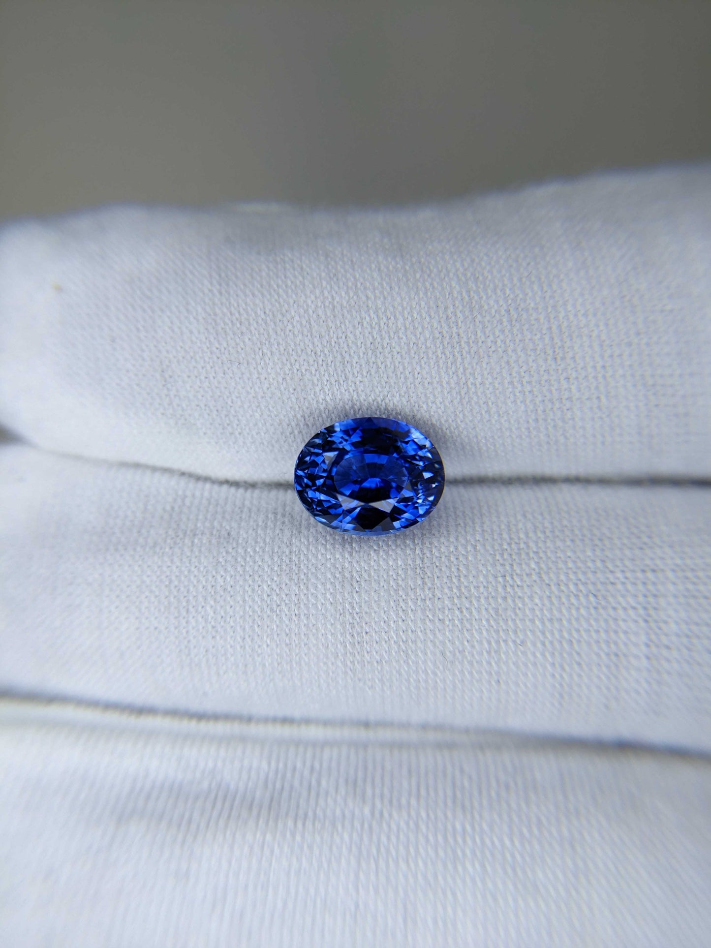 4.56 Carat Oval Cut Heat Blue Sapphire Loose Gemstone