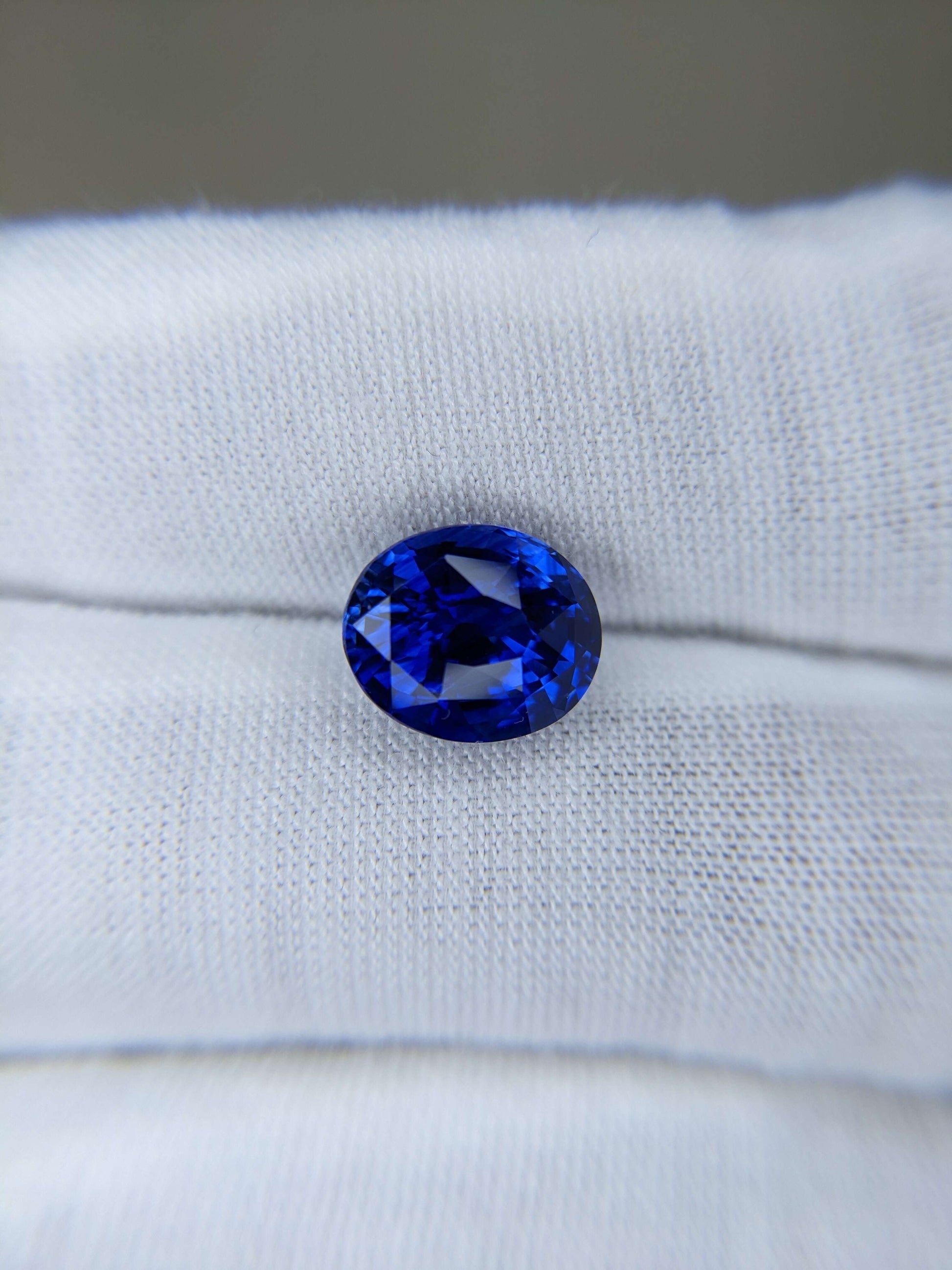 5.02 Carat Oval Cut Heat Royal Blue Sapphire Loose Gemstone GGTL