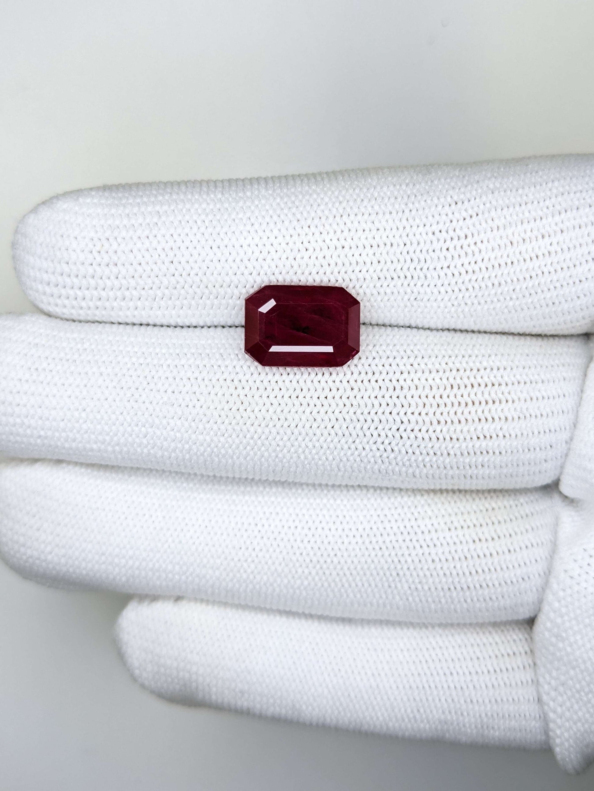 5.50 Carats Emerald Cut Heat Pigeon Blood Red Ruby Loose Gemstone On Hand 2