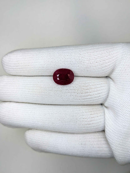 5.57 Carats Oval Cut Heat Red Ruby Loose Gemstone on hand