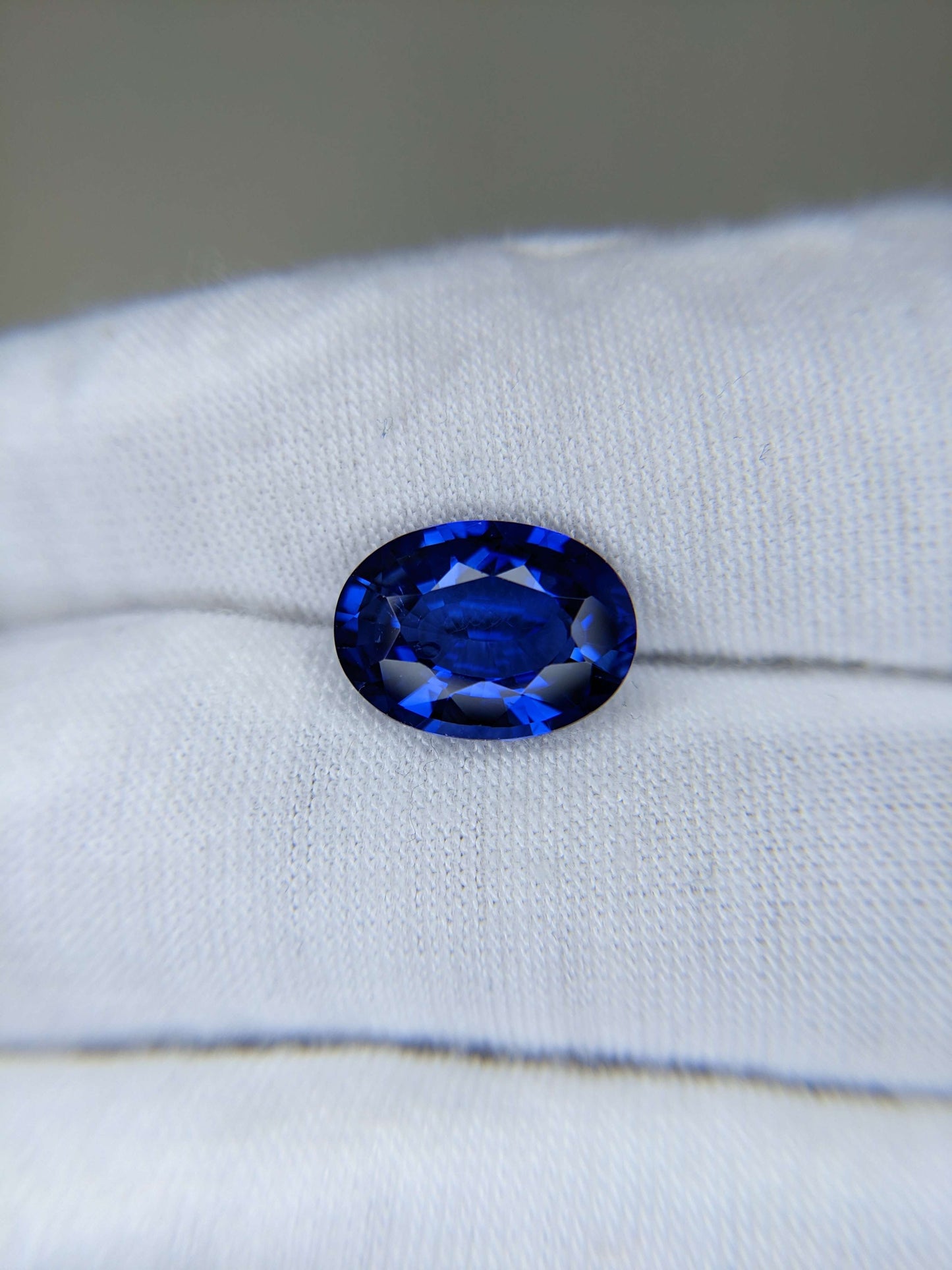 5.67 Carat Oval Cut Heat Royal Blue Sapphire Loose Gemstone