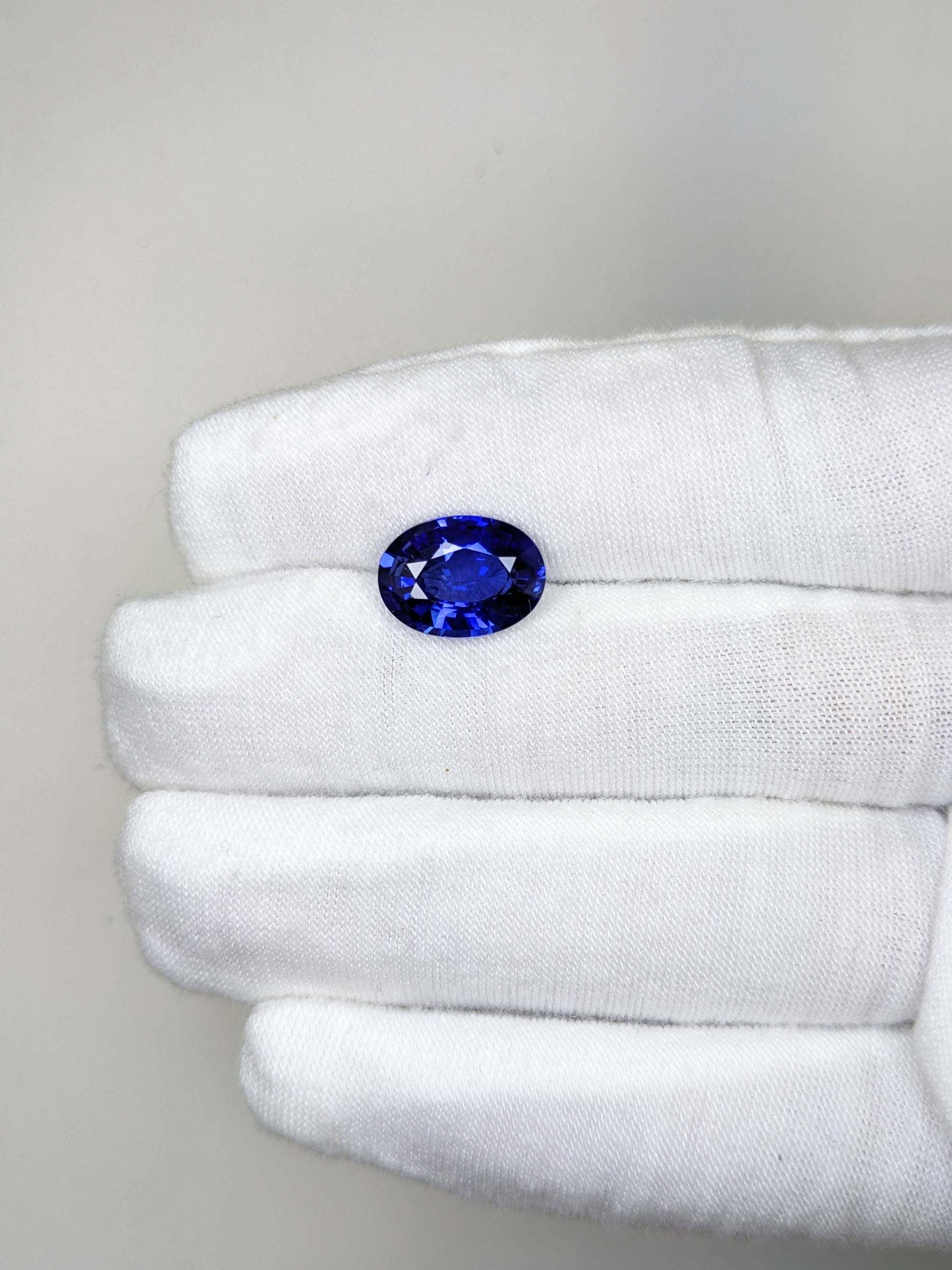 5.67 Carat Oval Cut Heat Royal Blue Sapphire Loose Gemstone On Hand