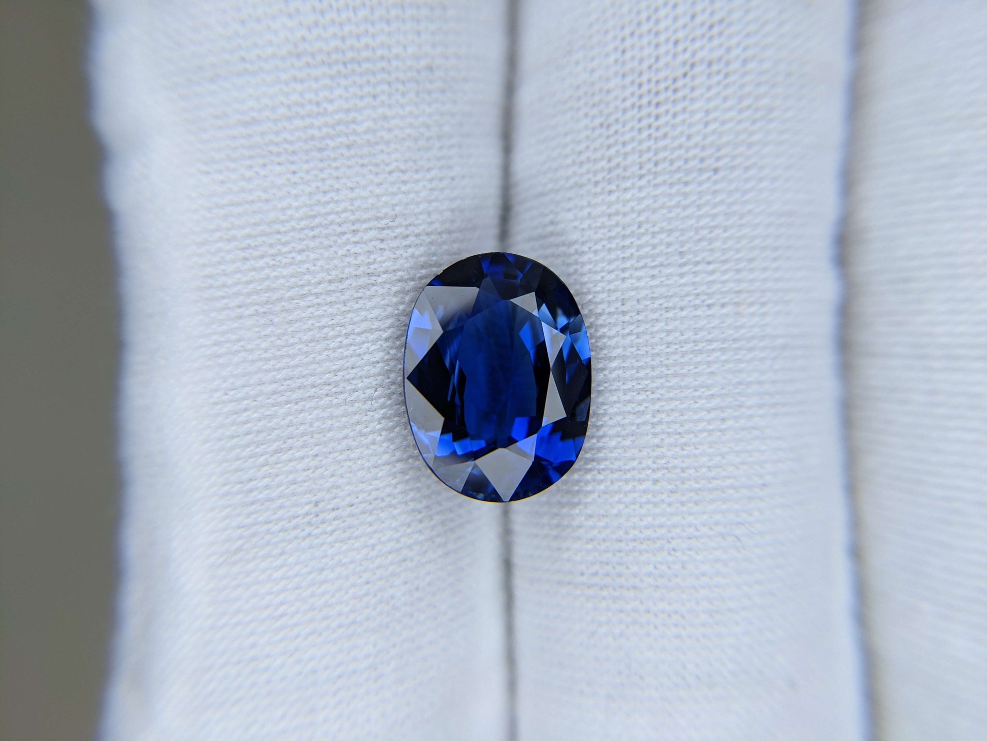 5.87 Carat Oval Cut Heat Medium Blue Sapphire Loose Gemstone GRS